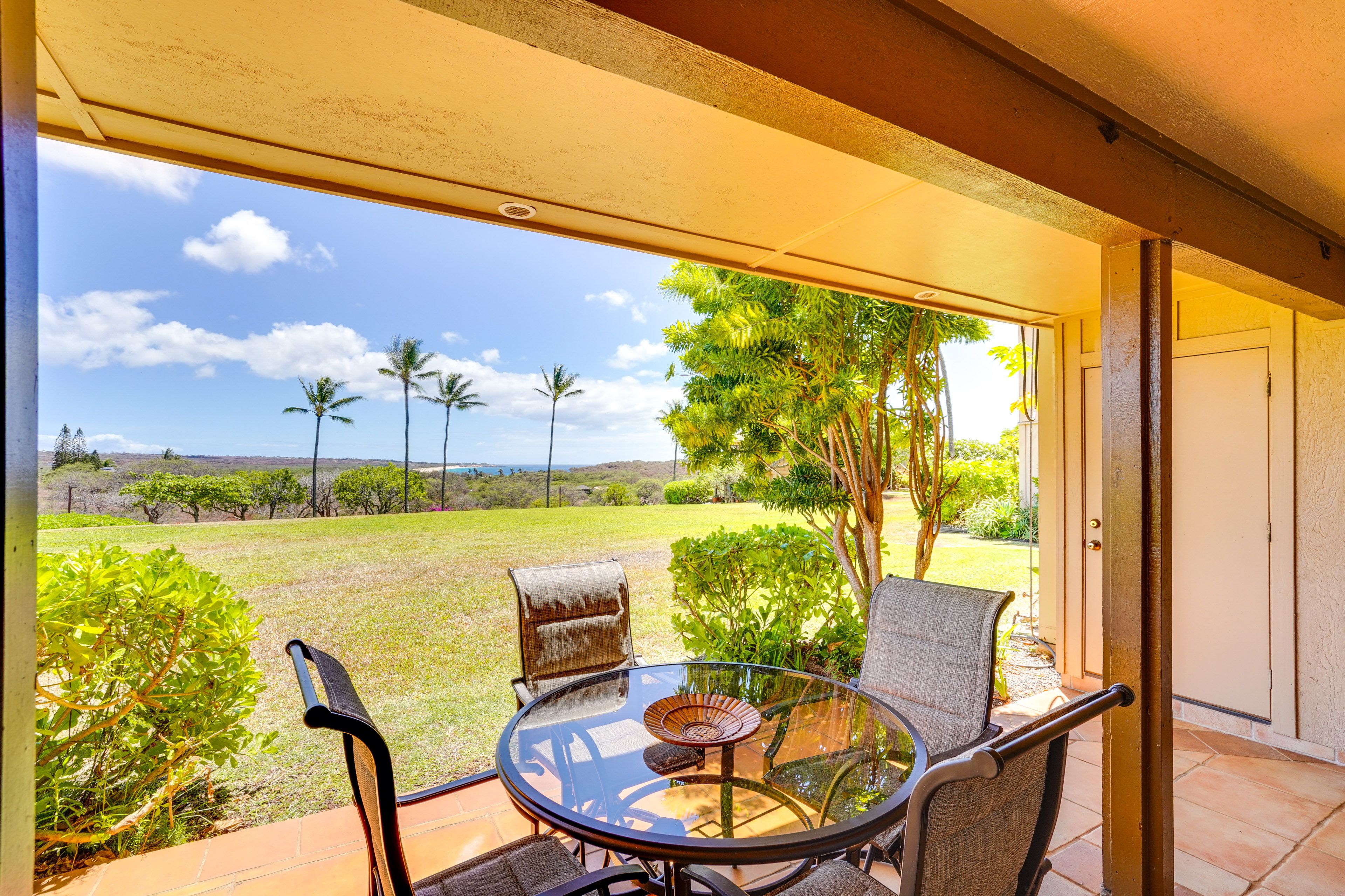 Maunaloa Vacation Rental | 2BR | 2BA | 954 Sq Ft | Stairs Required