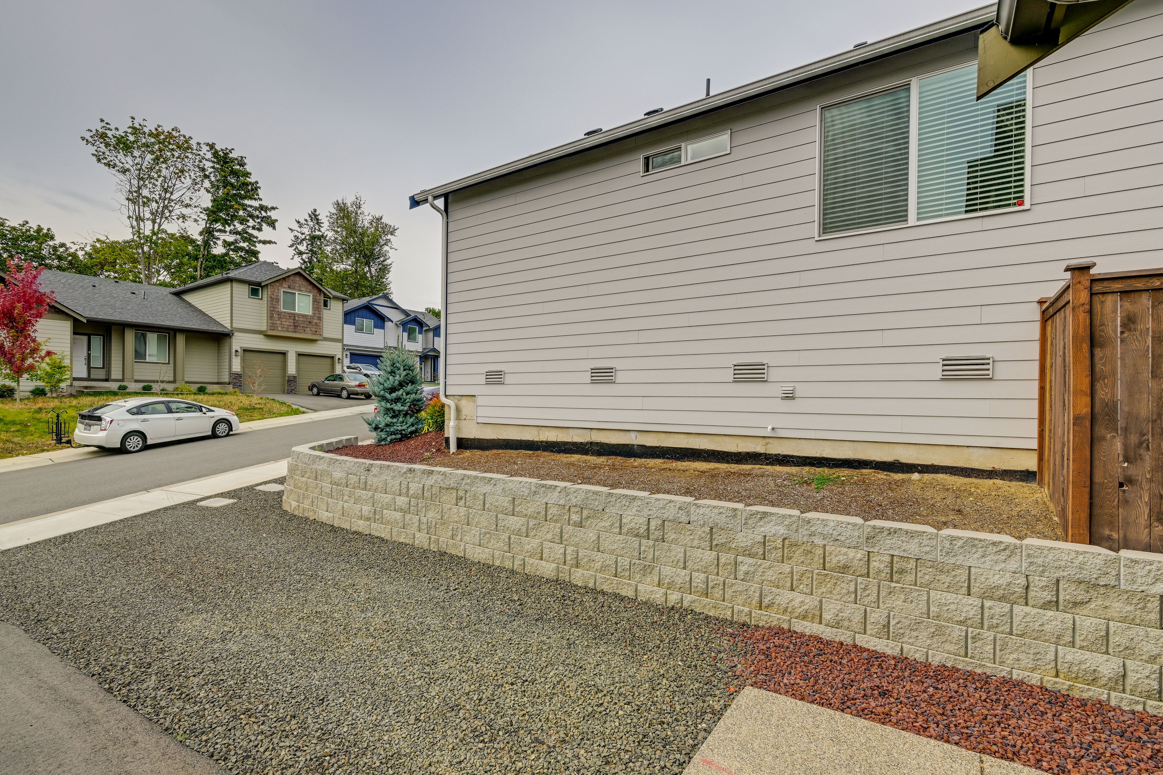 Parking | Gravel Driveway (2 Vehicles)