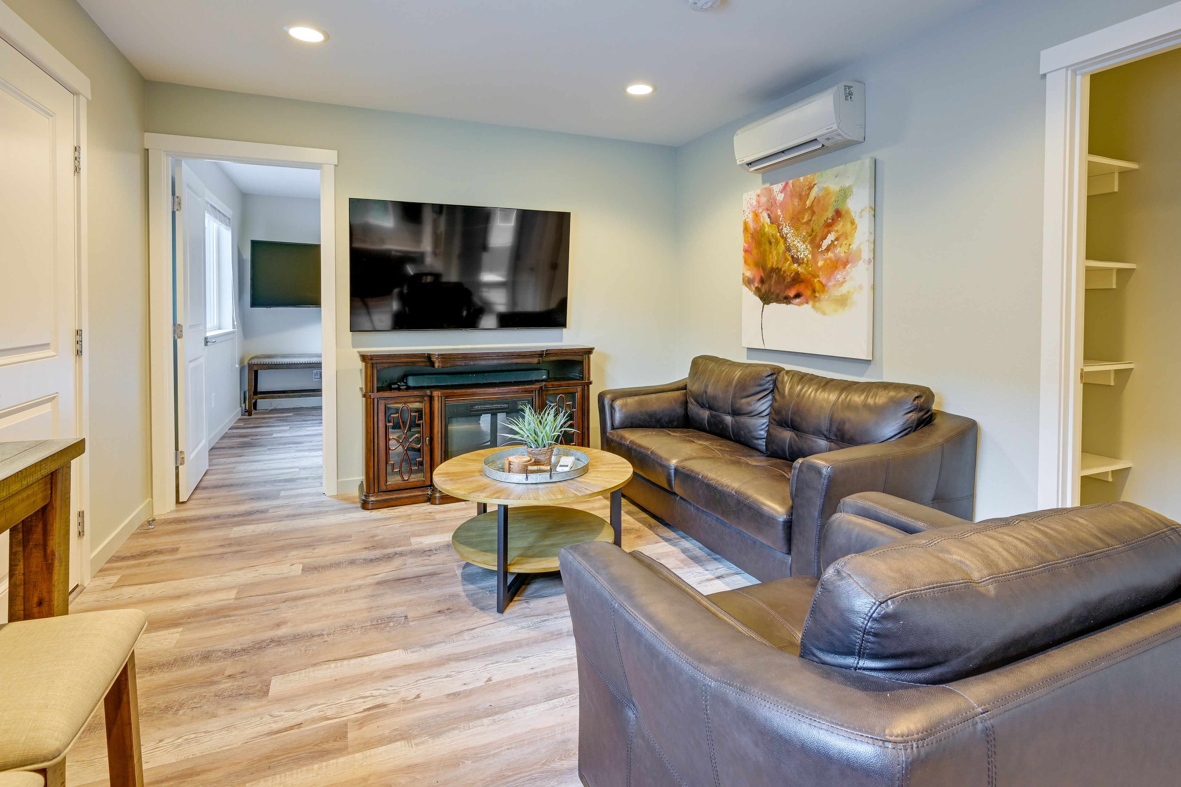 SeaTac Vacation Rental | 800 Sq Ft | 2BR | 2BA | Steps Required
