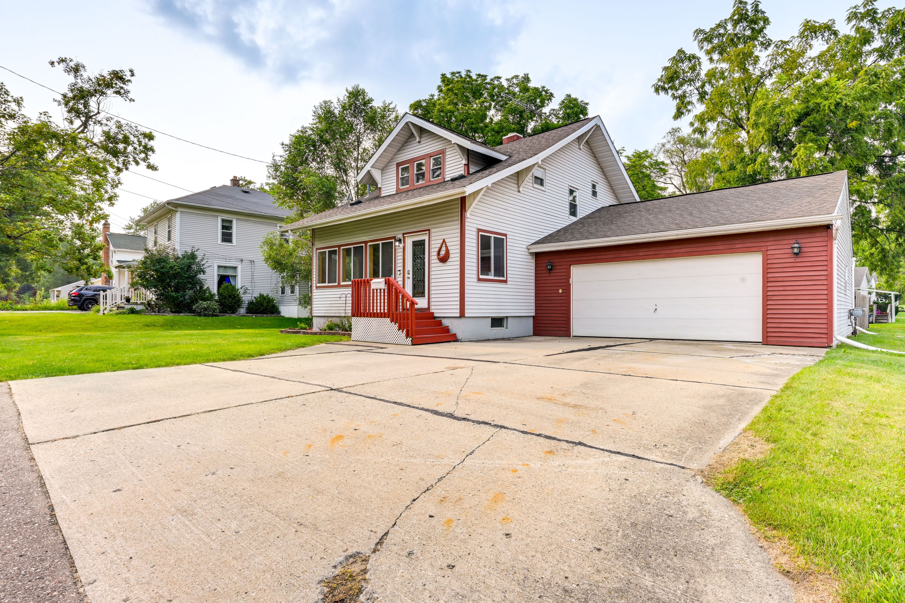 Parking | Heated Garage (2 Vehicles) | Driveway (4 Vehicles)