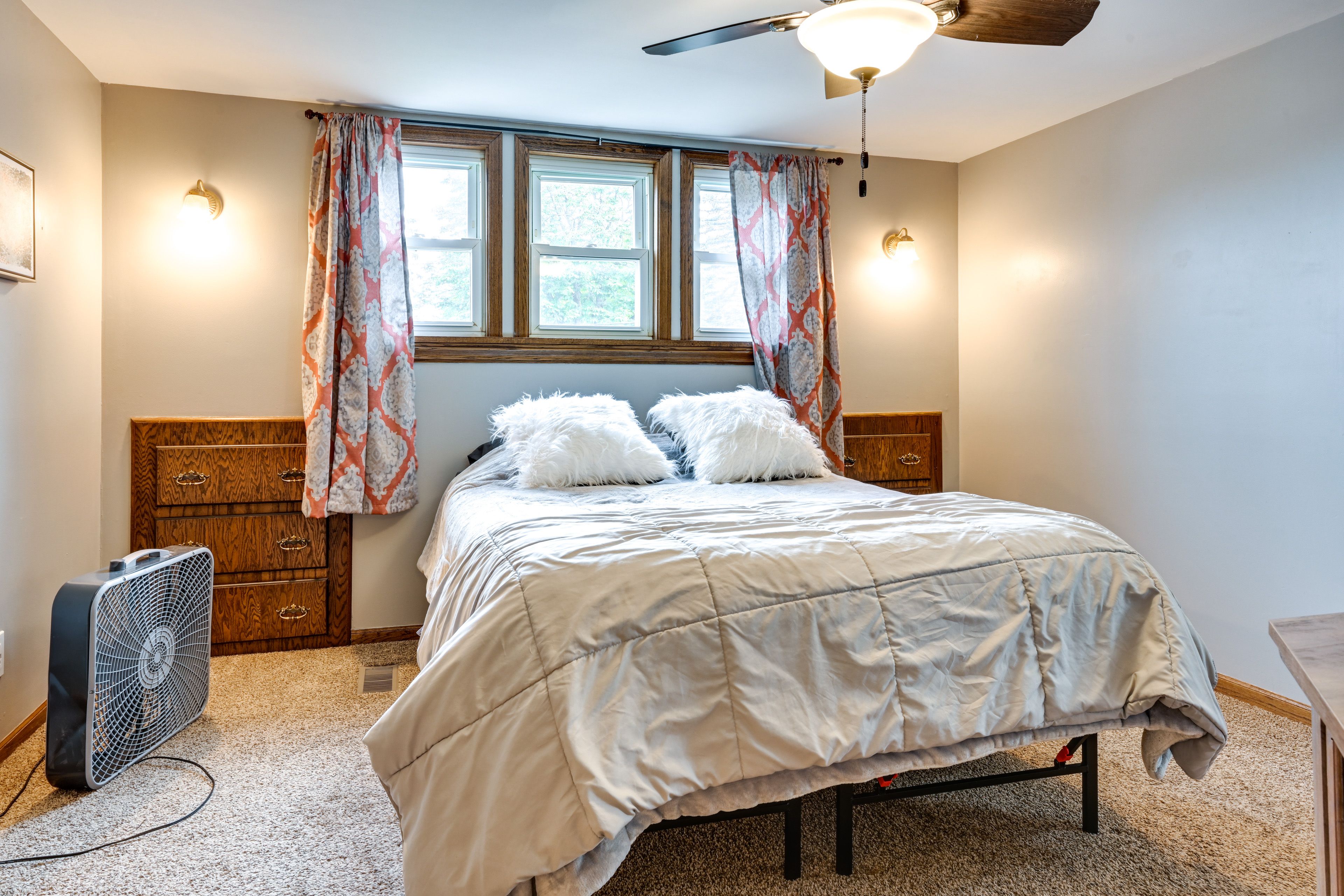 Bedroom 2 | Queen Bed | Smart TV