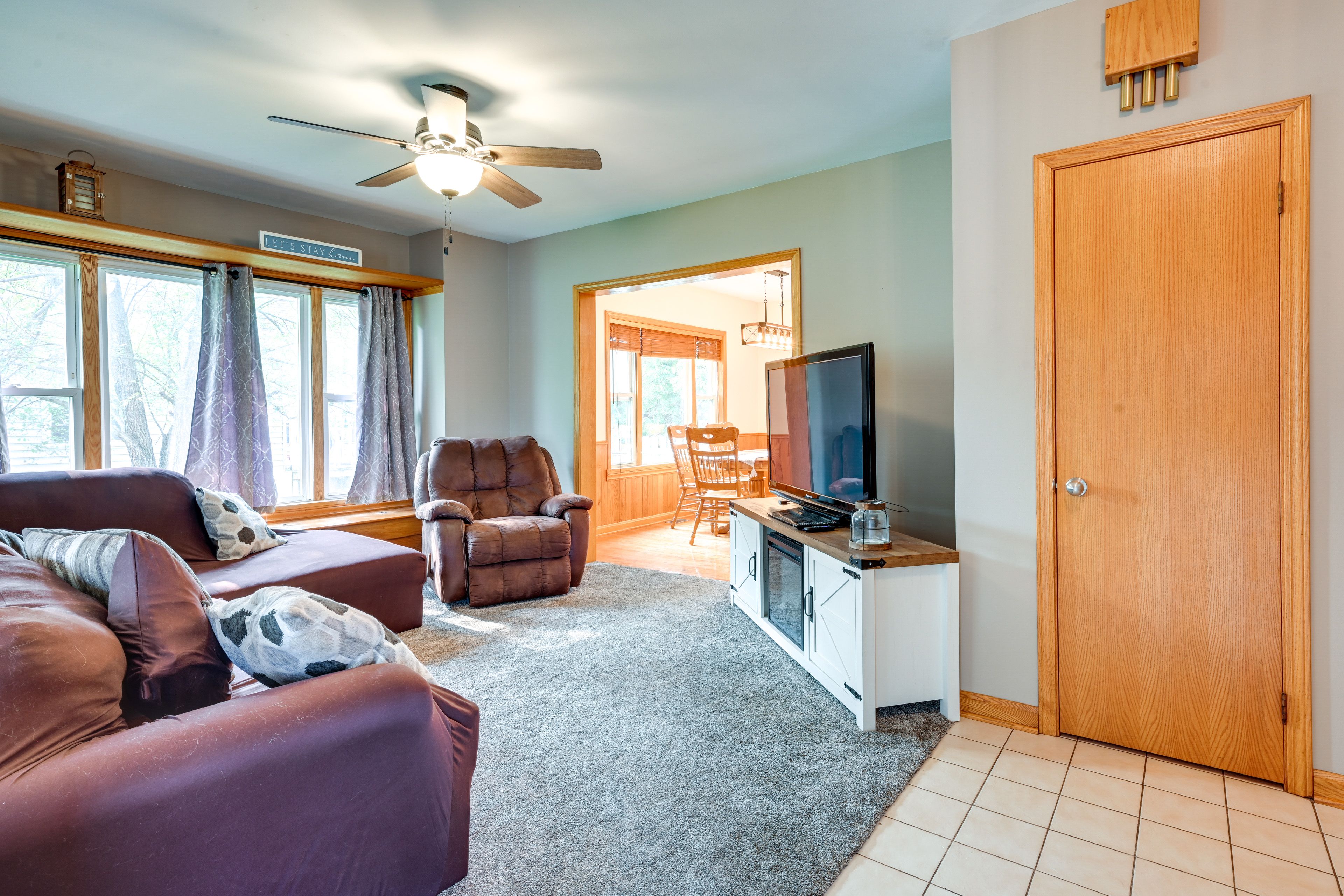 Living Room | Free WiFi | Central A/C | Smart TV
