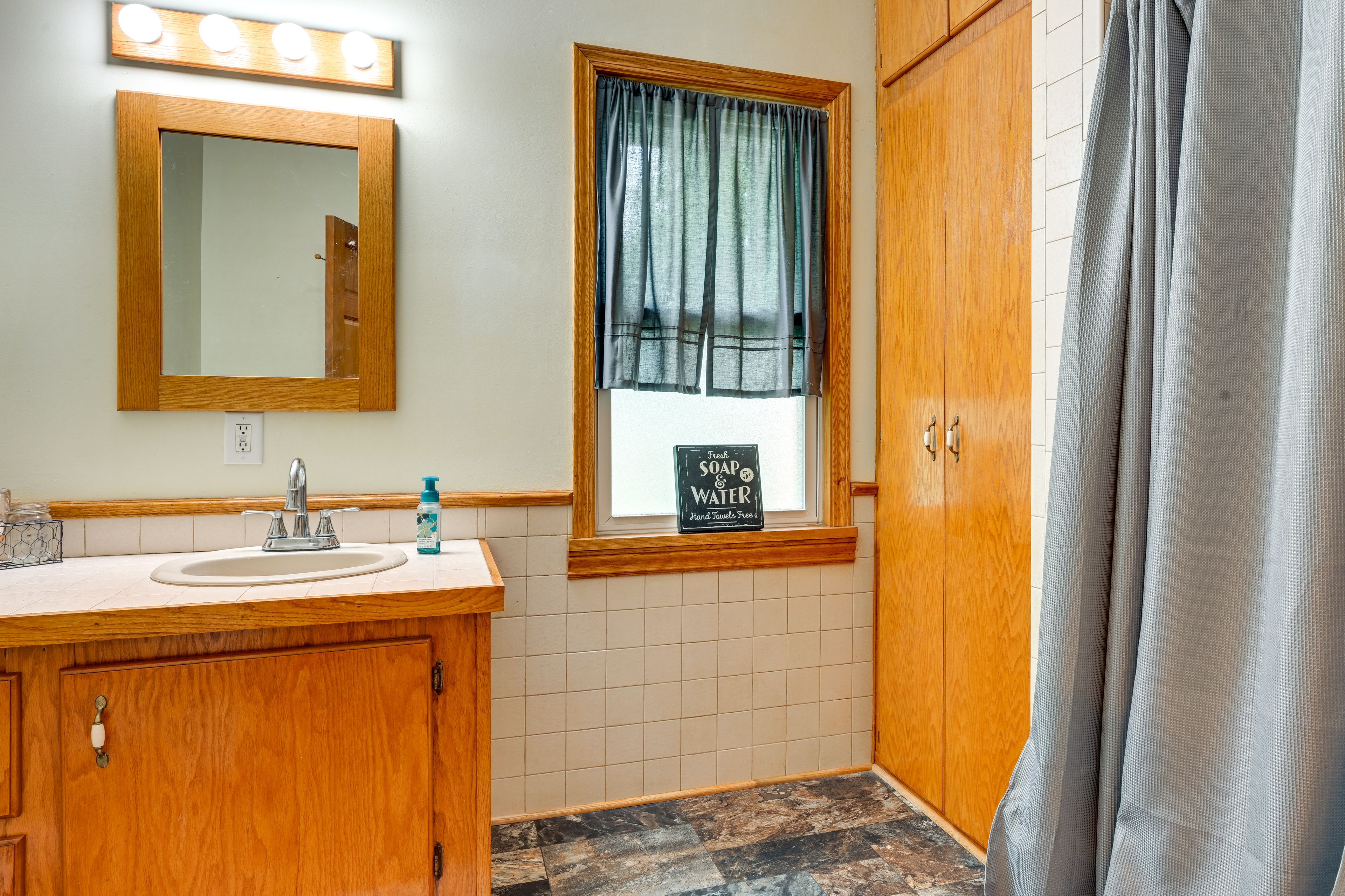 Full Bathroom