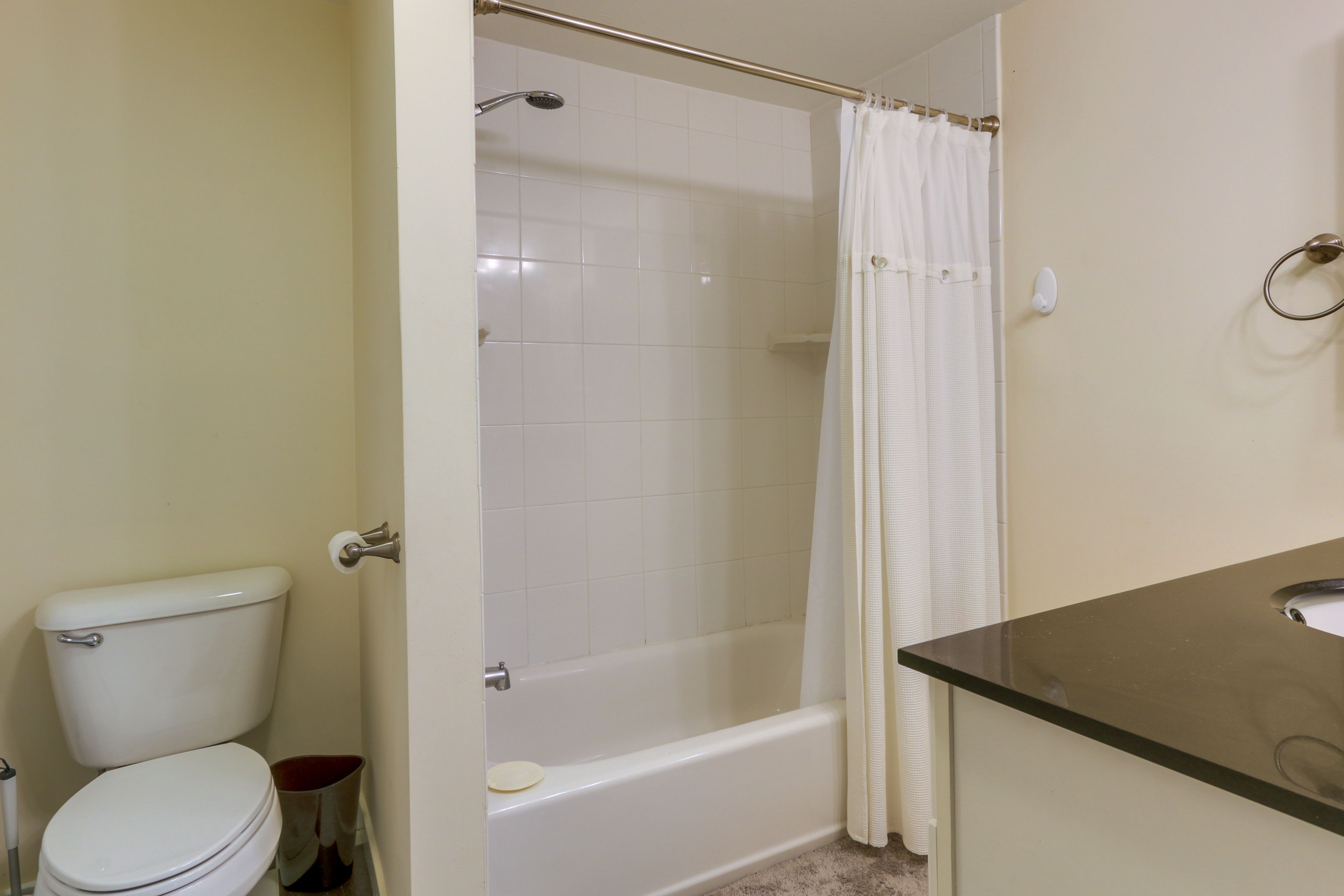 Full Bathroom | Towels Provided