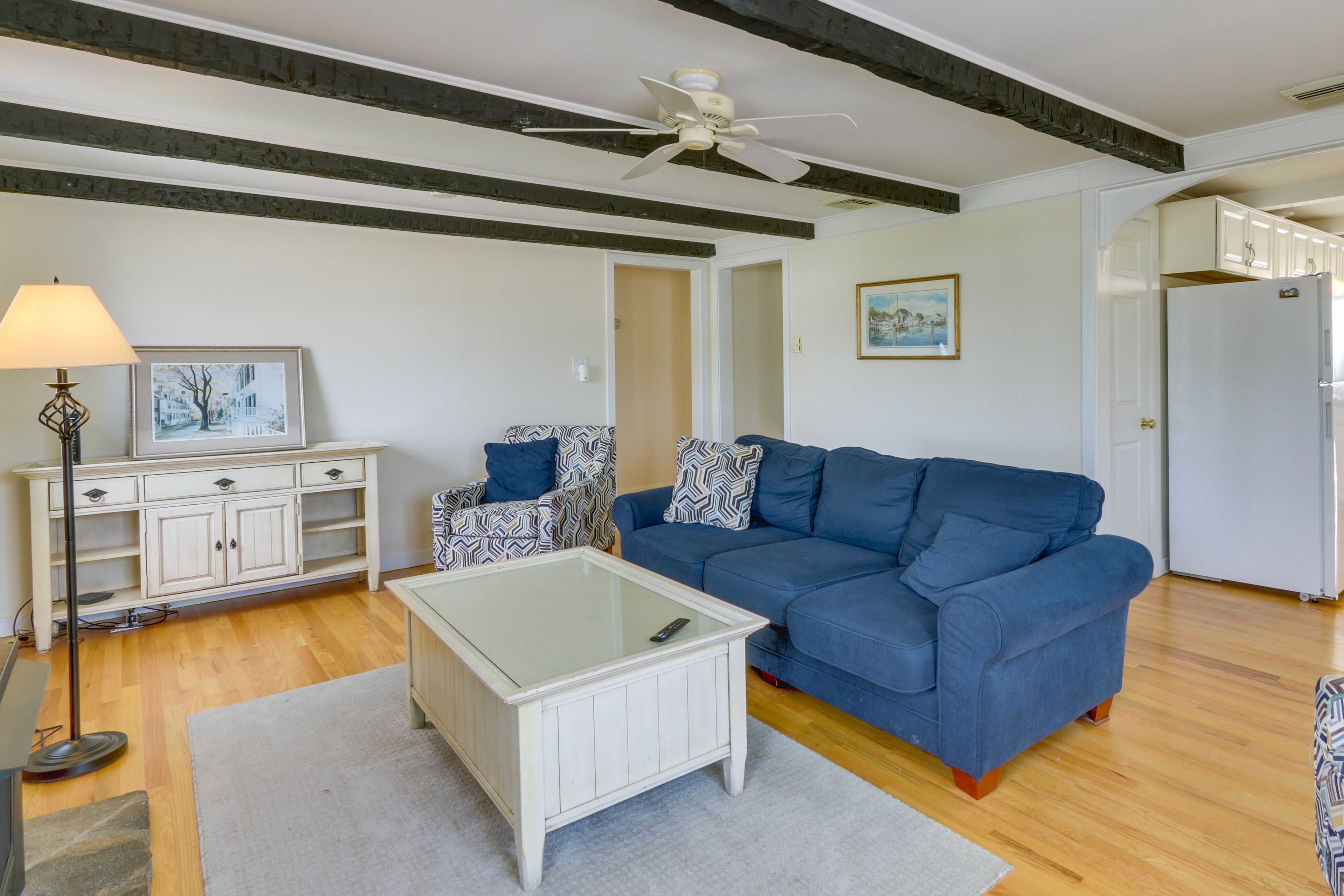 Living Room | Smart TV | Fireplace