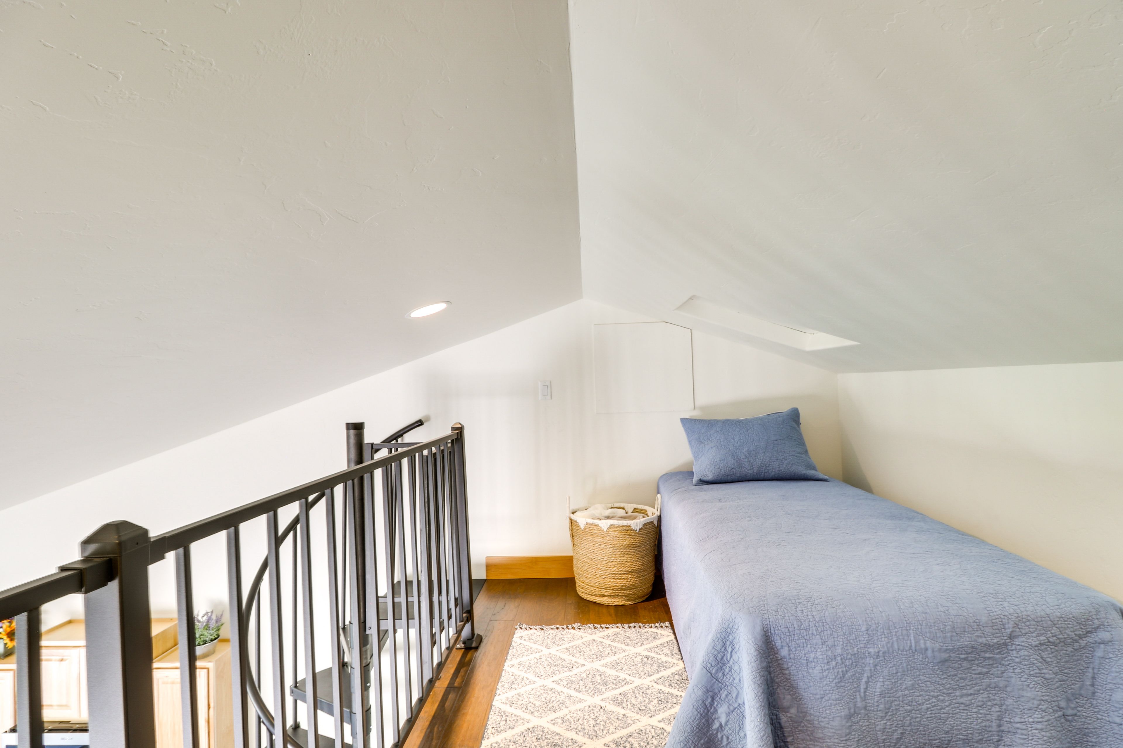 Loft | 2 Twin Beds