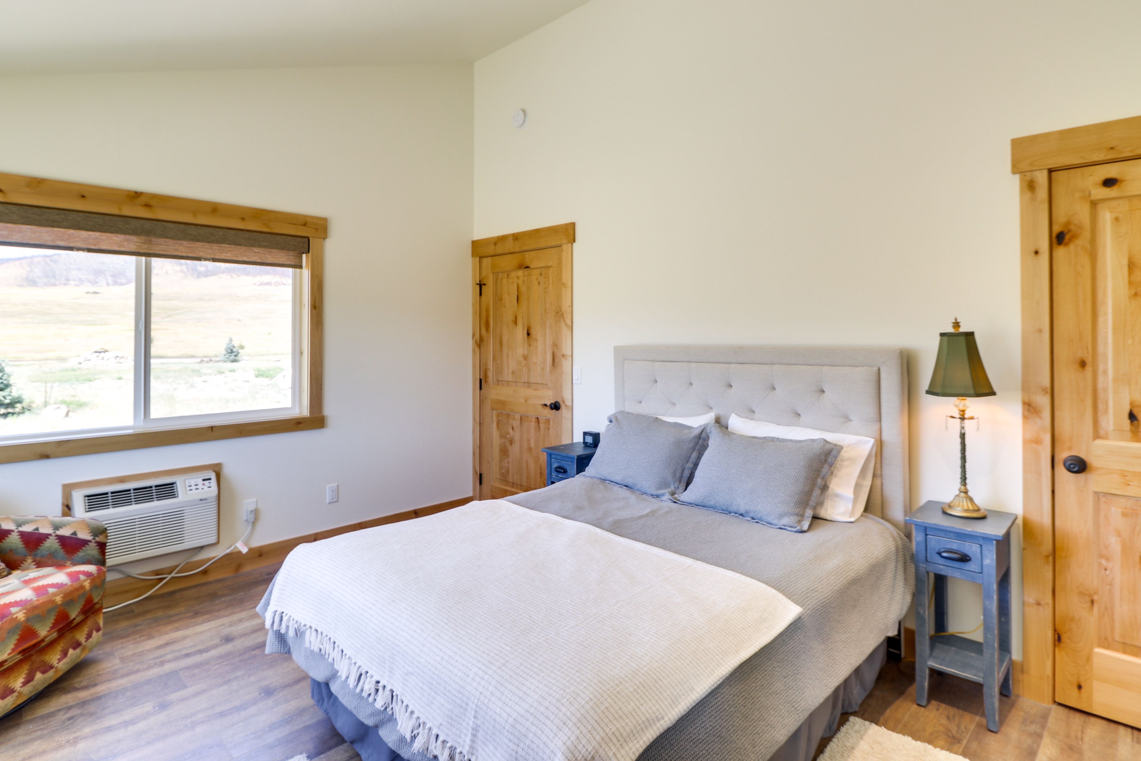 Bedroom | Queen Bed | Linens Provided