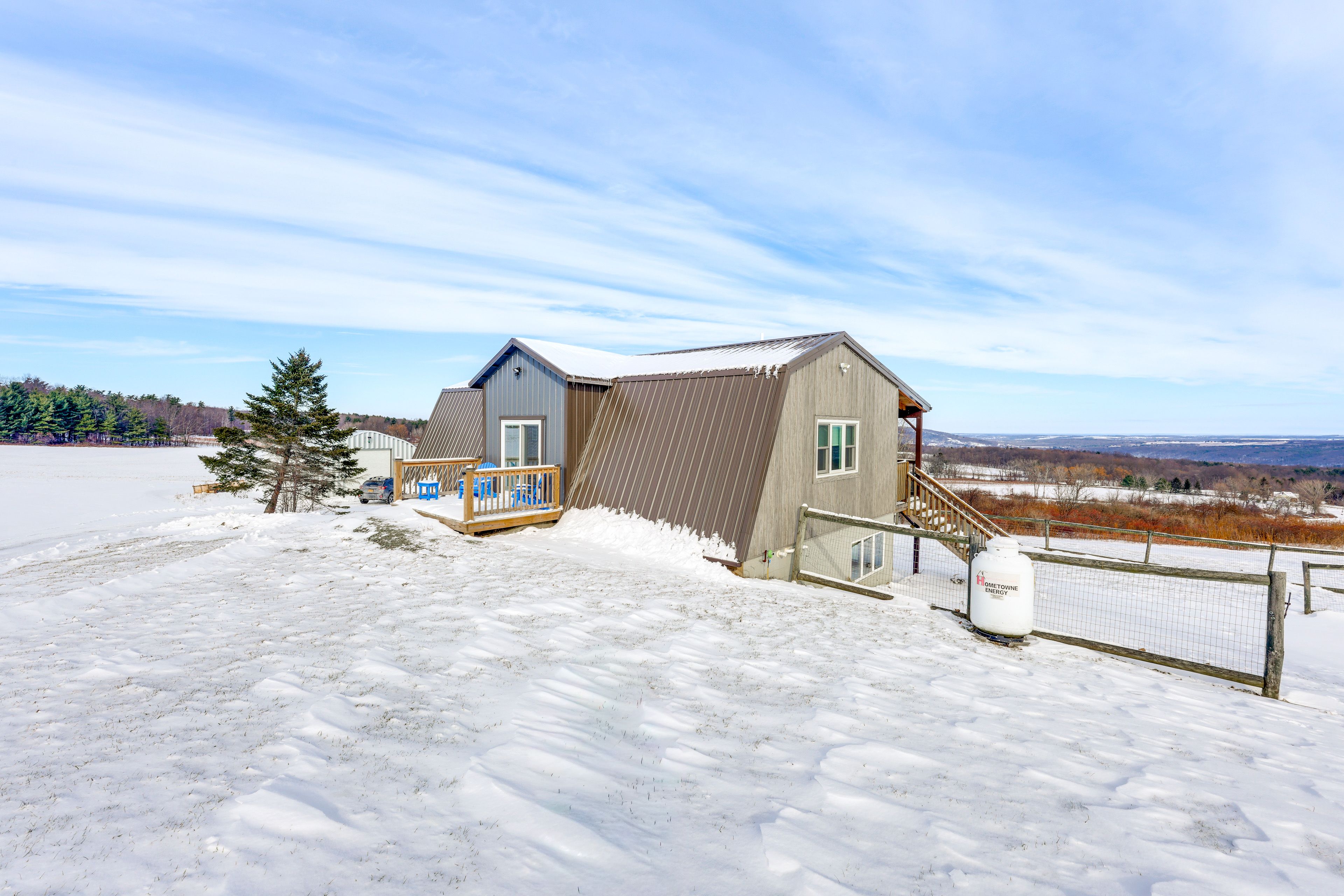 Parking | Driveway (6 Vehicles) | Boat/Trailer Parking Available