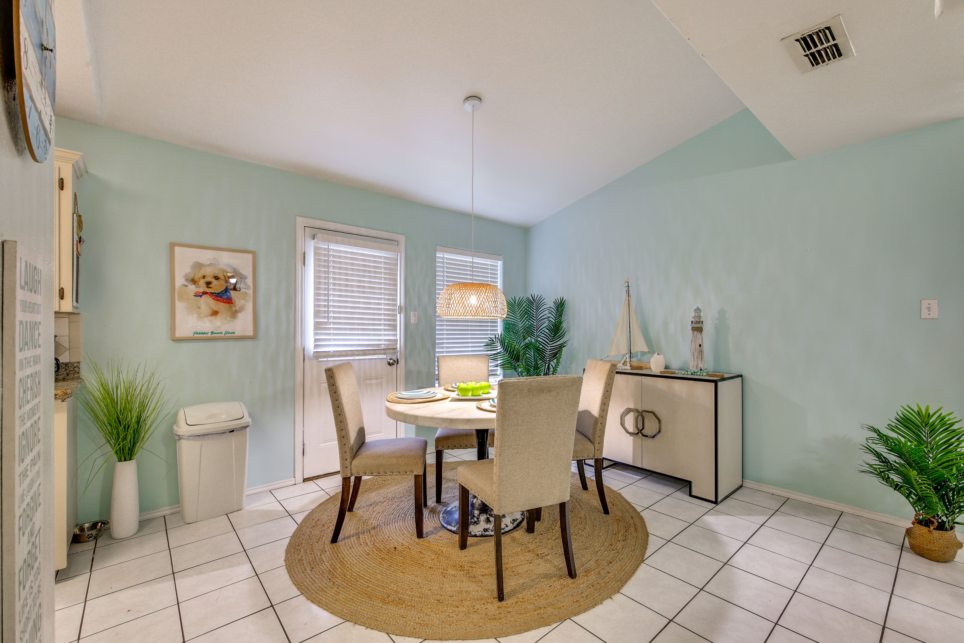 Dining Area | Dishes & Flatware Provided