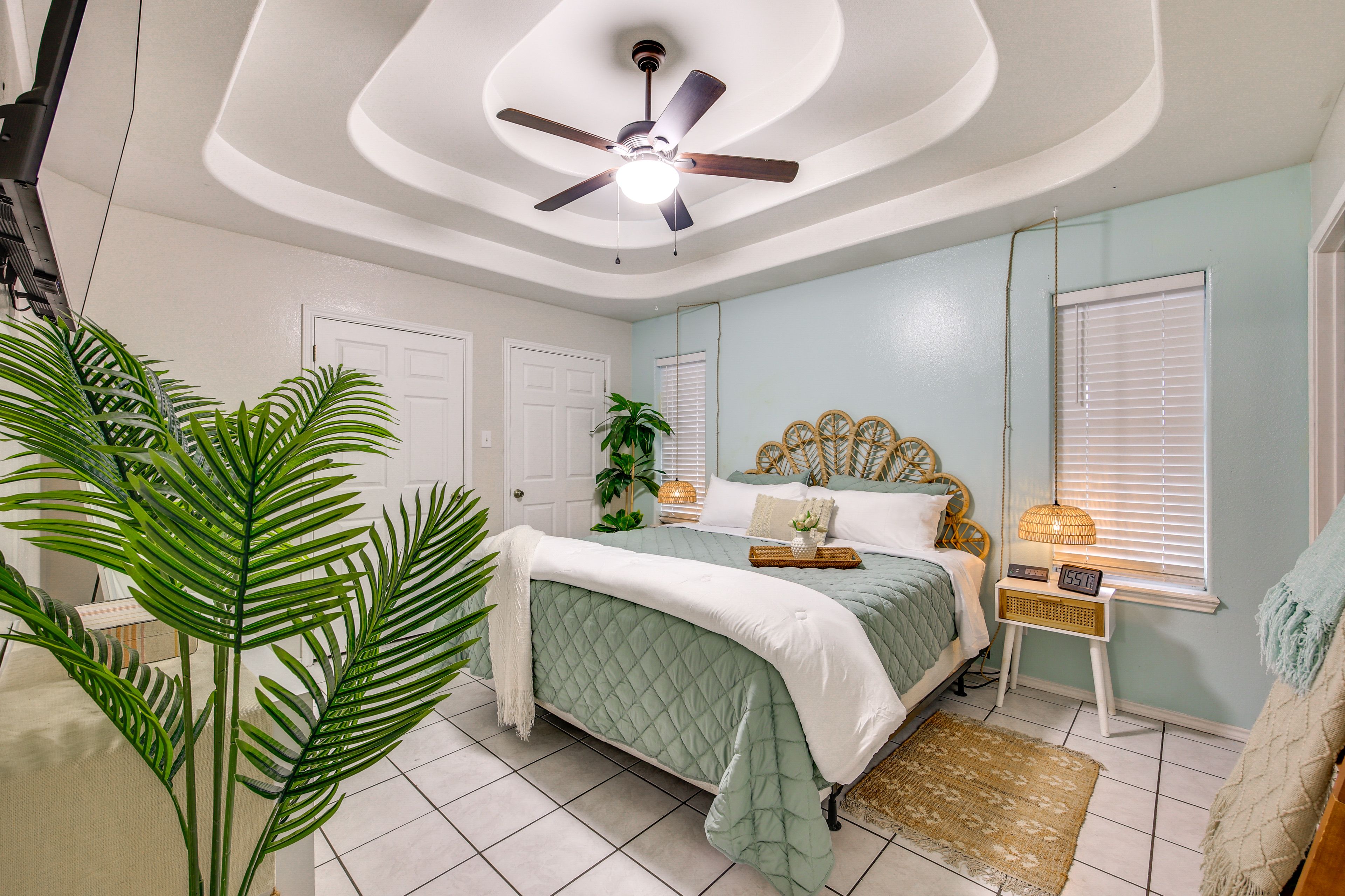 Bedroom 1 | King Bed | Linens Provided | Smart TV | En-Suite Bathroom