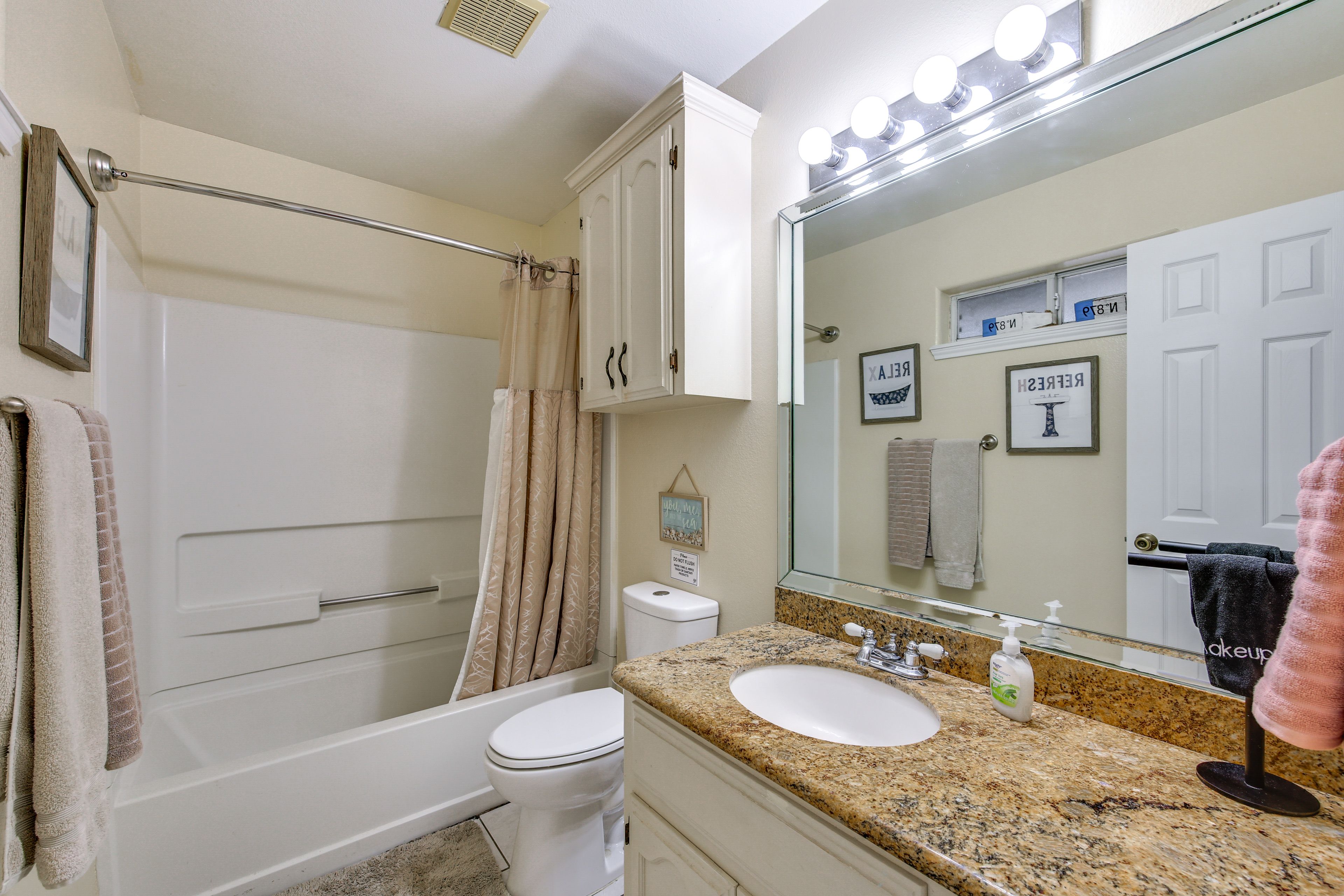 En-Suite Bathroom | Complimentary Toiletries | Hair Dryers | Towels Provided