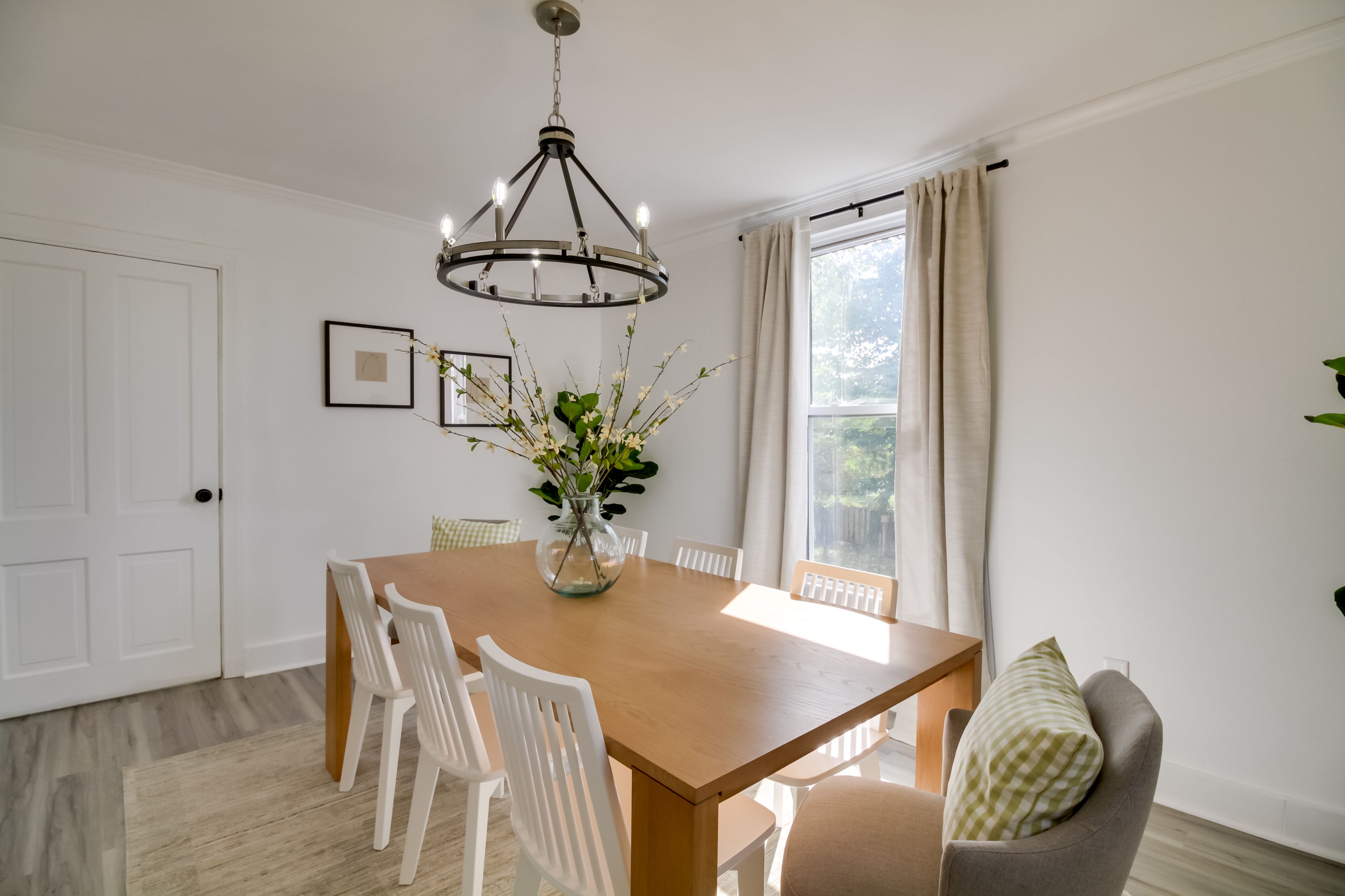 Dining Area | Dining Table | Dishware/Flatware