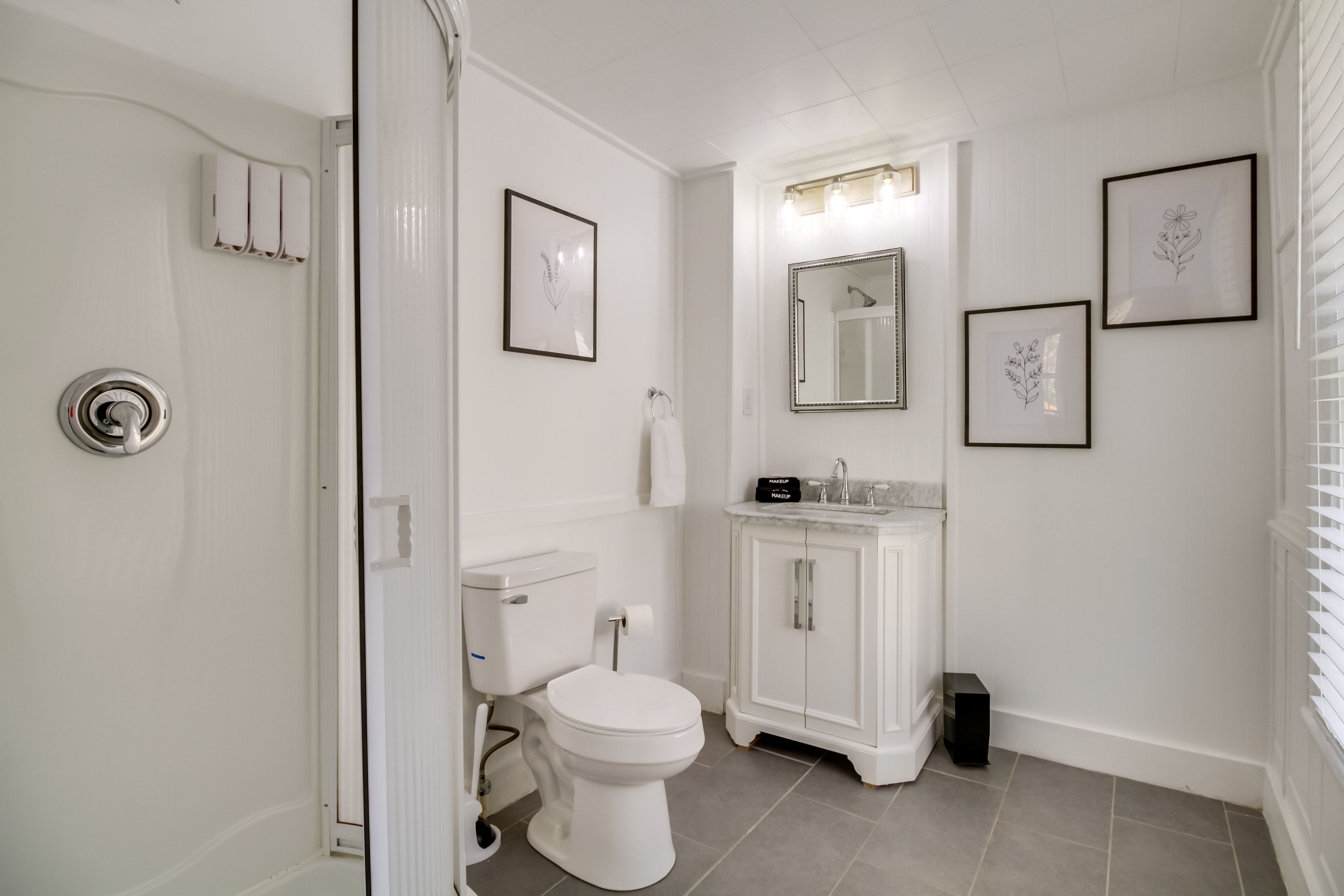 Full Bathroom | 2nd Floor | Walk-In Shower | Towels Provided | Hair Dryer