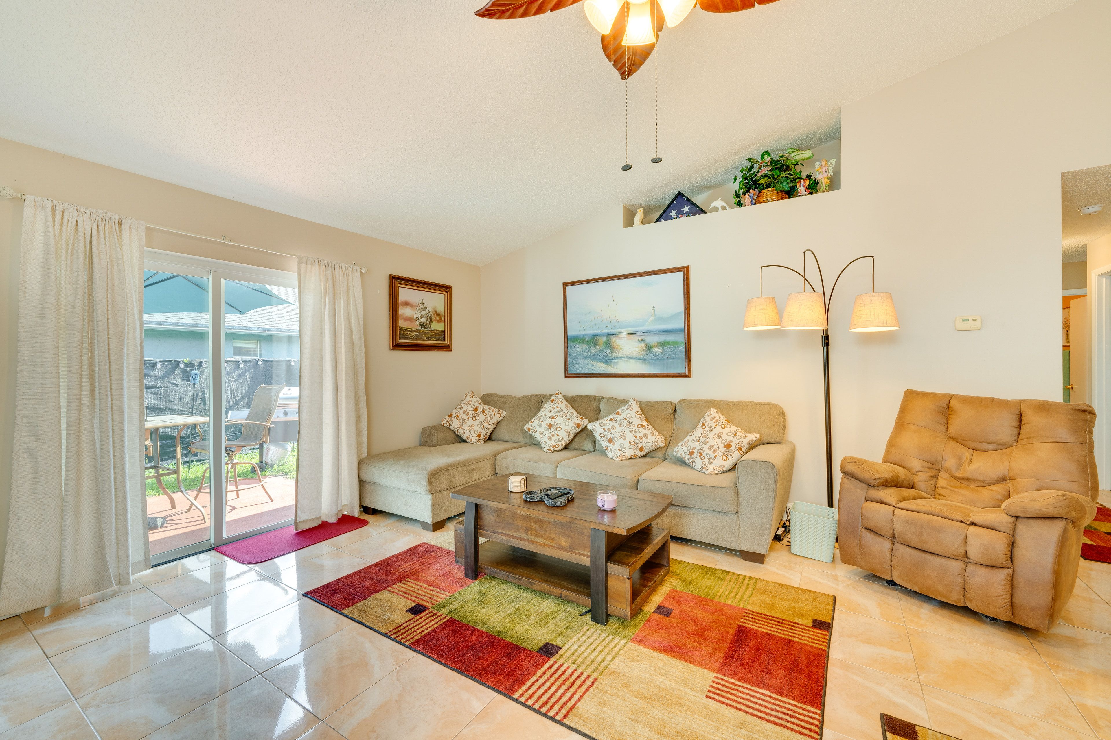 Living Room | Free WiFi | Smart TV | Central A/C