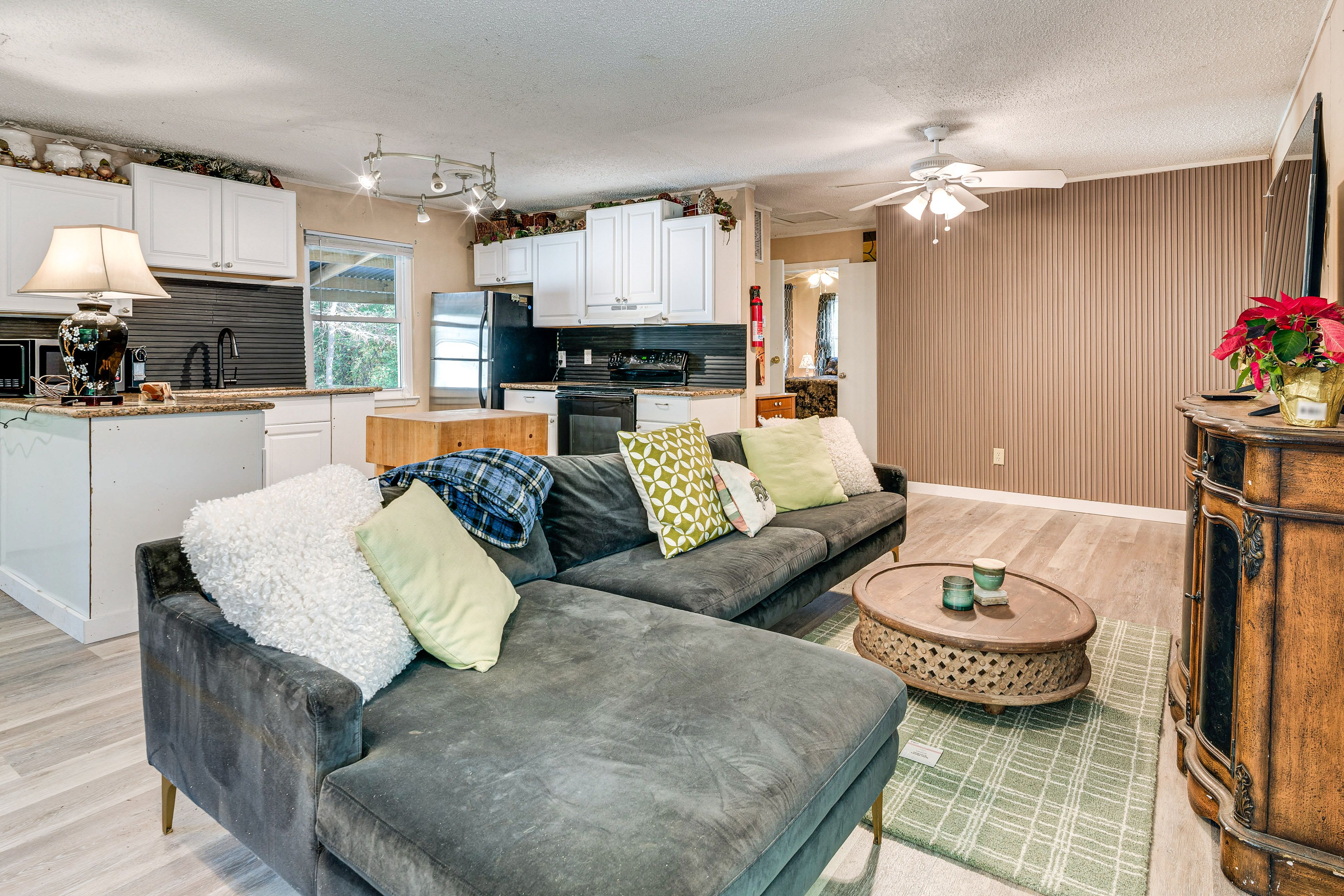 Living Room | Smart TV | Free WiFi