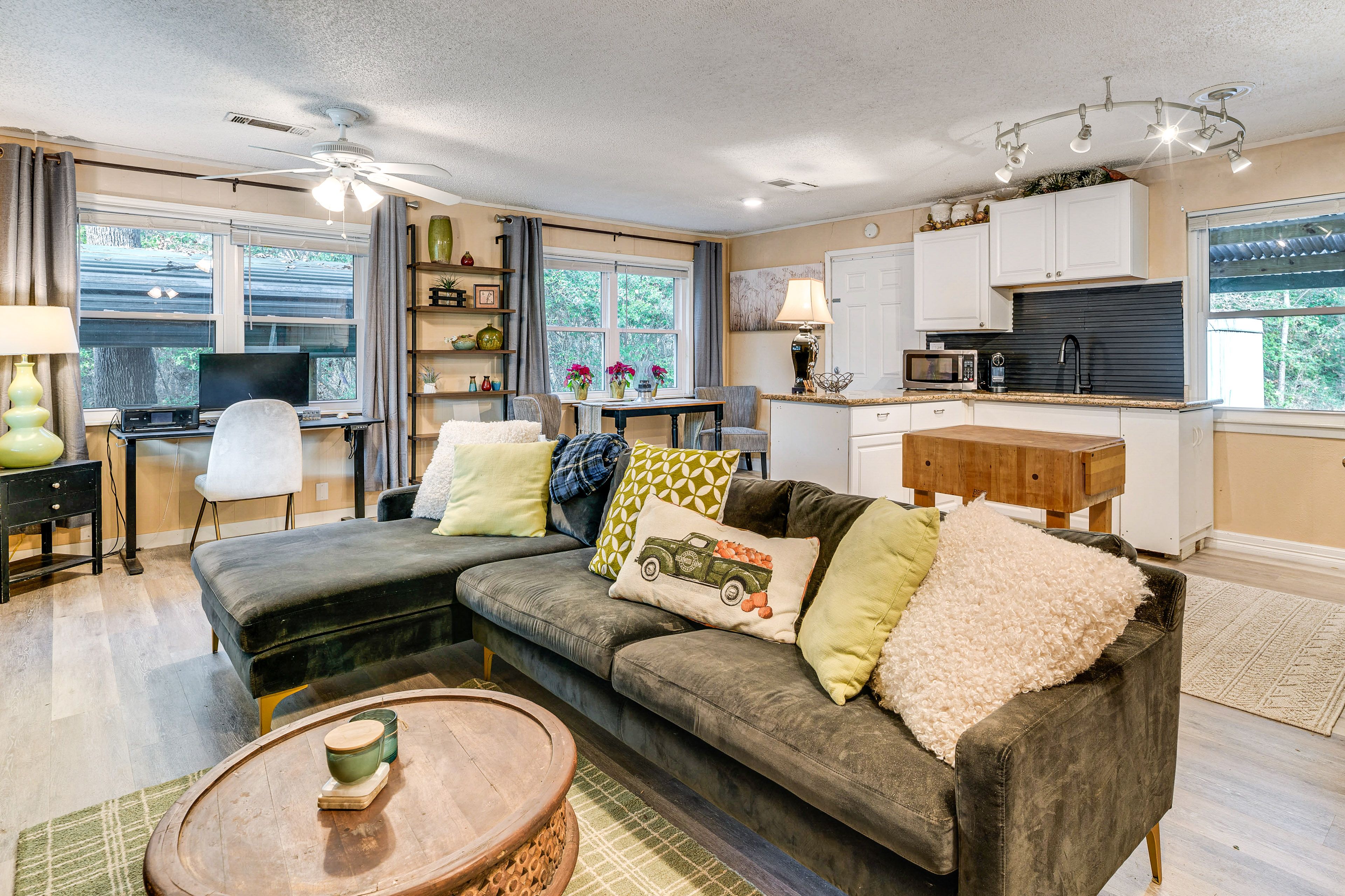 Lake Livingston Vacation Rental | 2BR | 1BA | 840 Sq Ft | 4 Steps Required