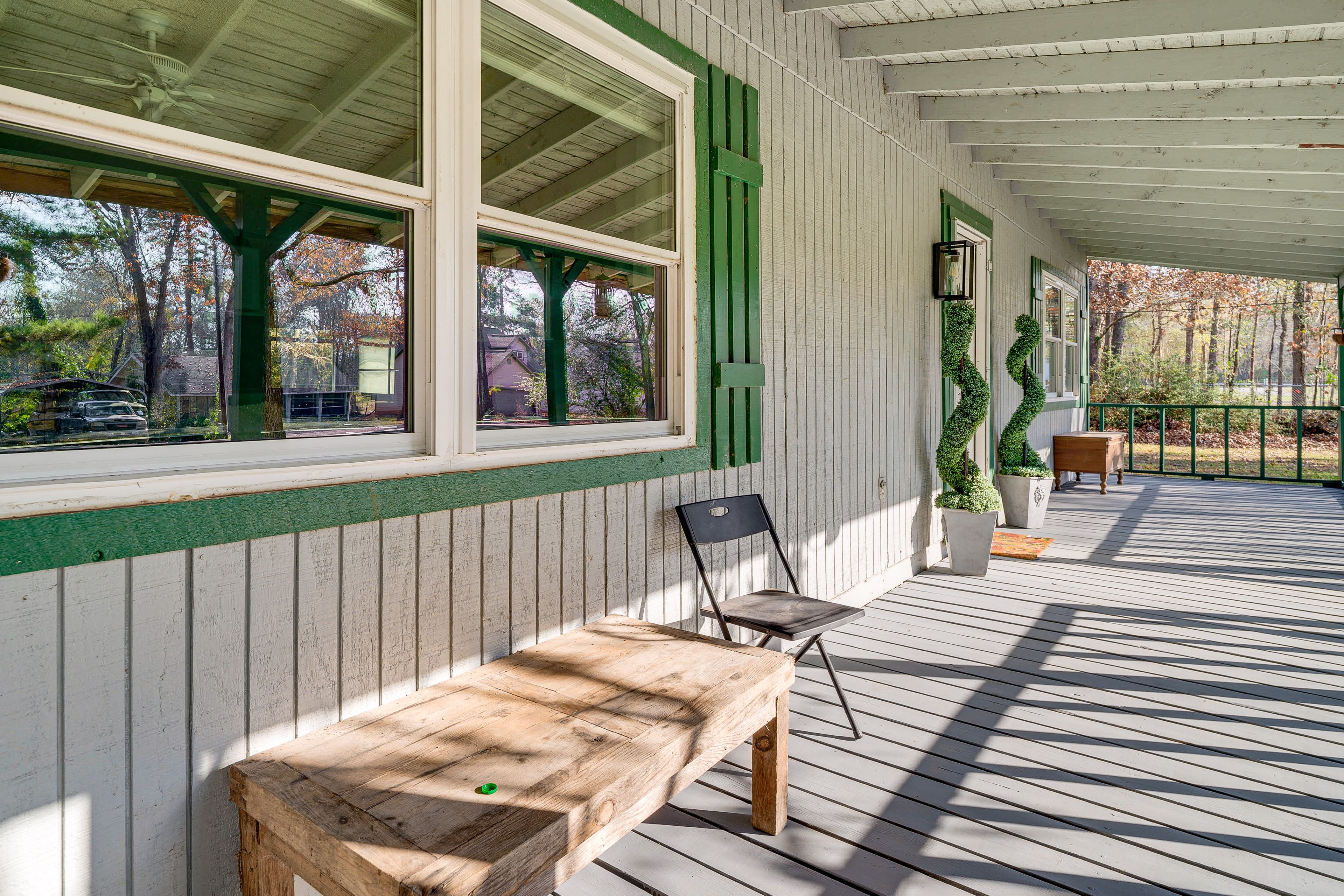 Front Porch | 11 Mi to Downtown Livingston