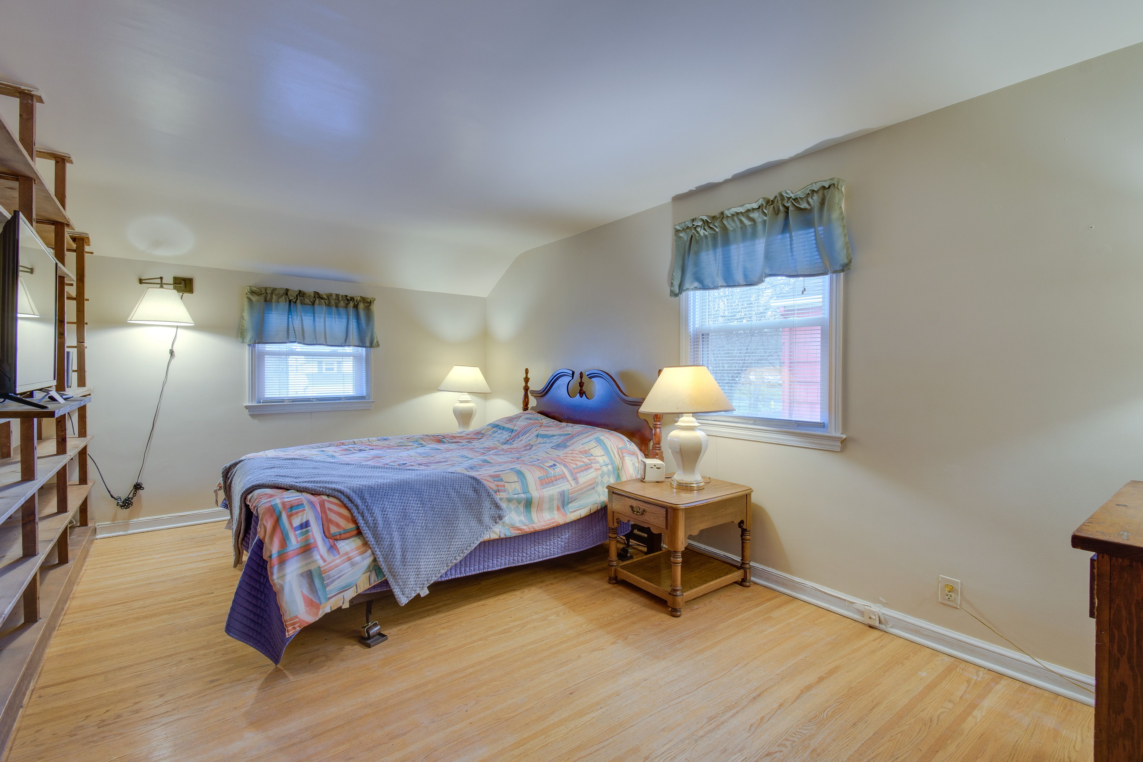 Bedroom 1 | Queen Bed | Linens Provided
