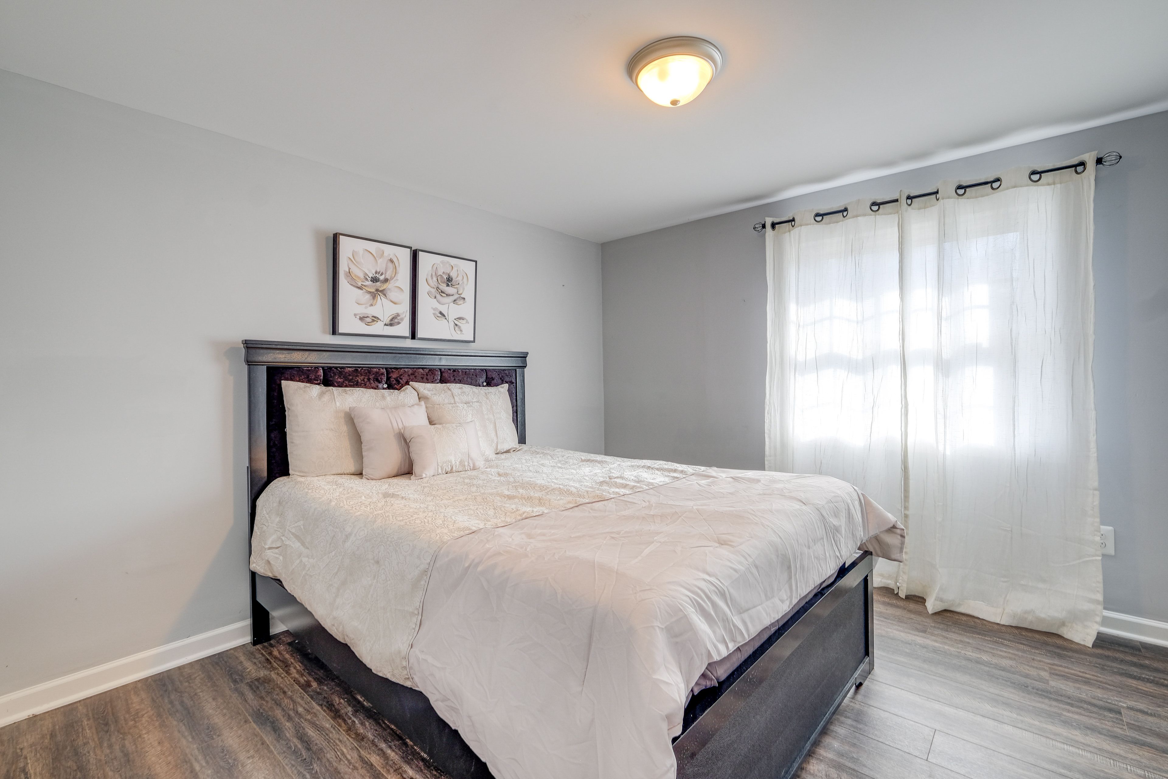 Bedroom | Queen Bed