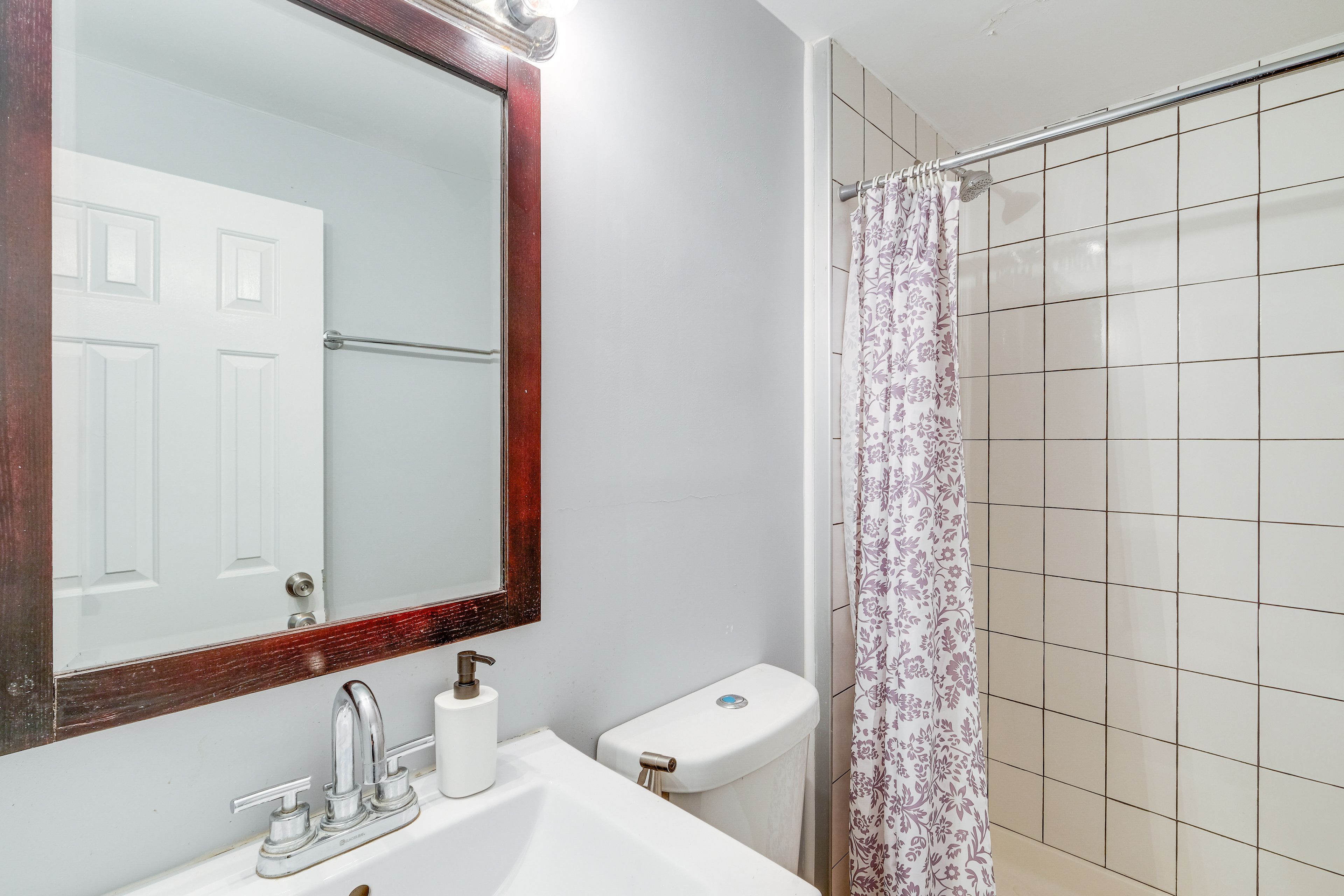 Full Bathroom | Complimentary Toiletries