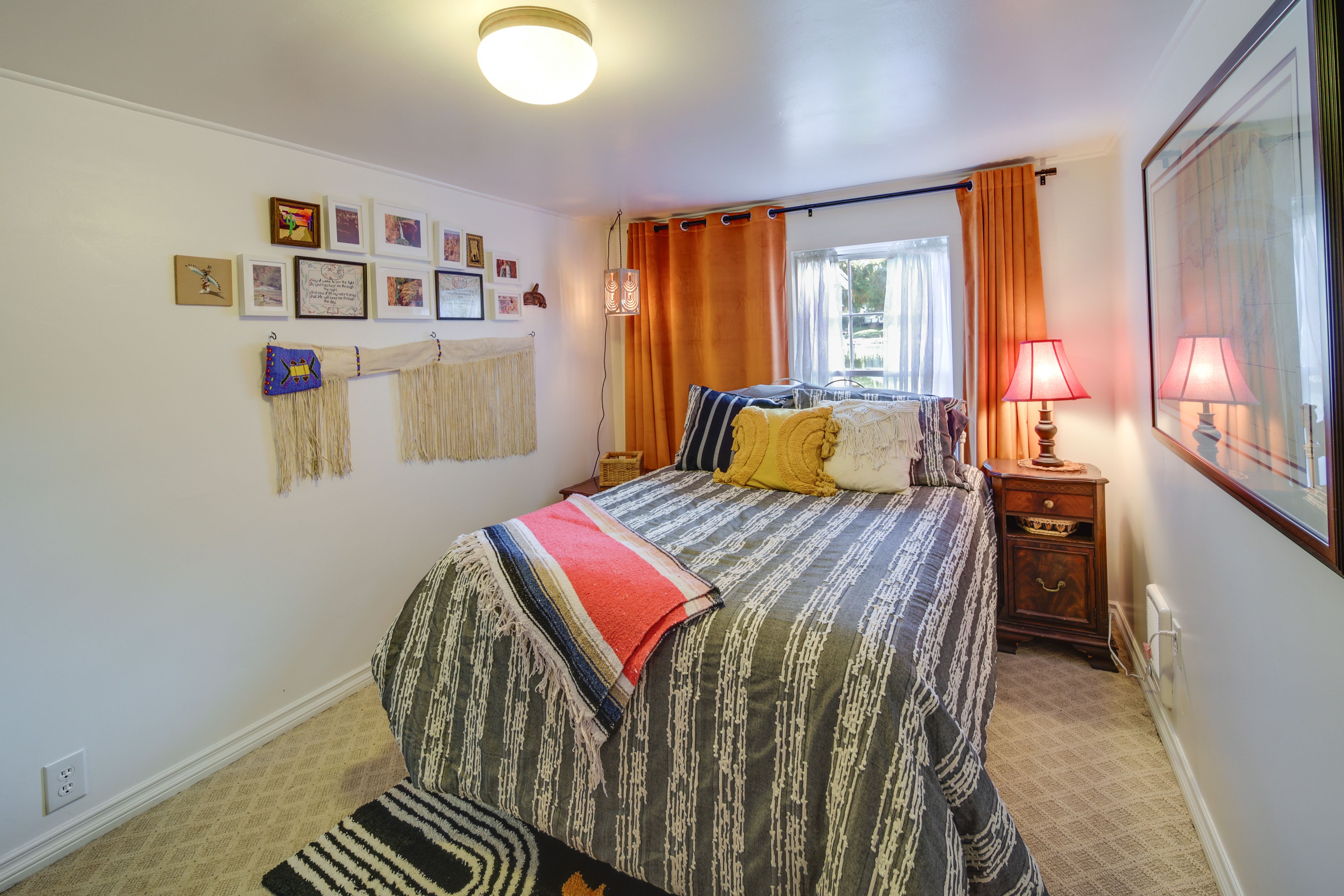 Bedroom 1 | Queen Bed