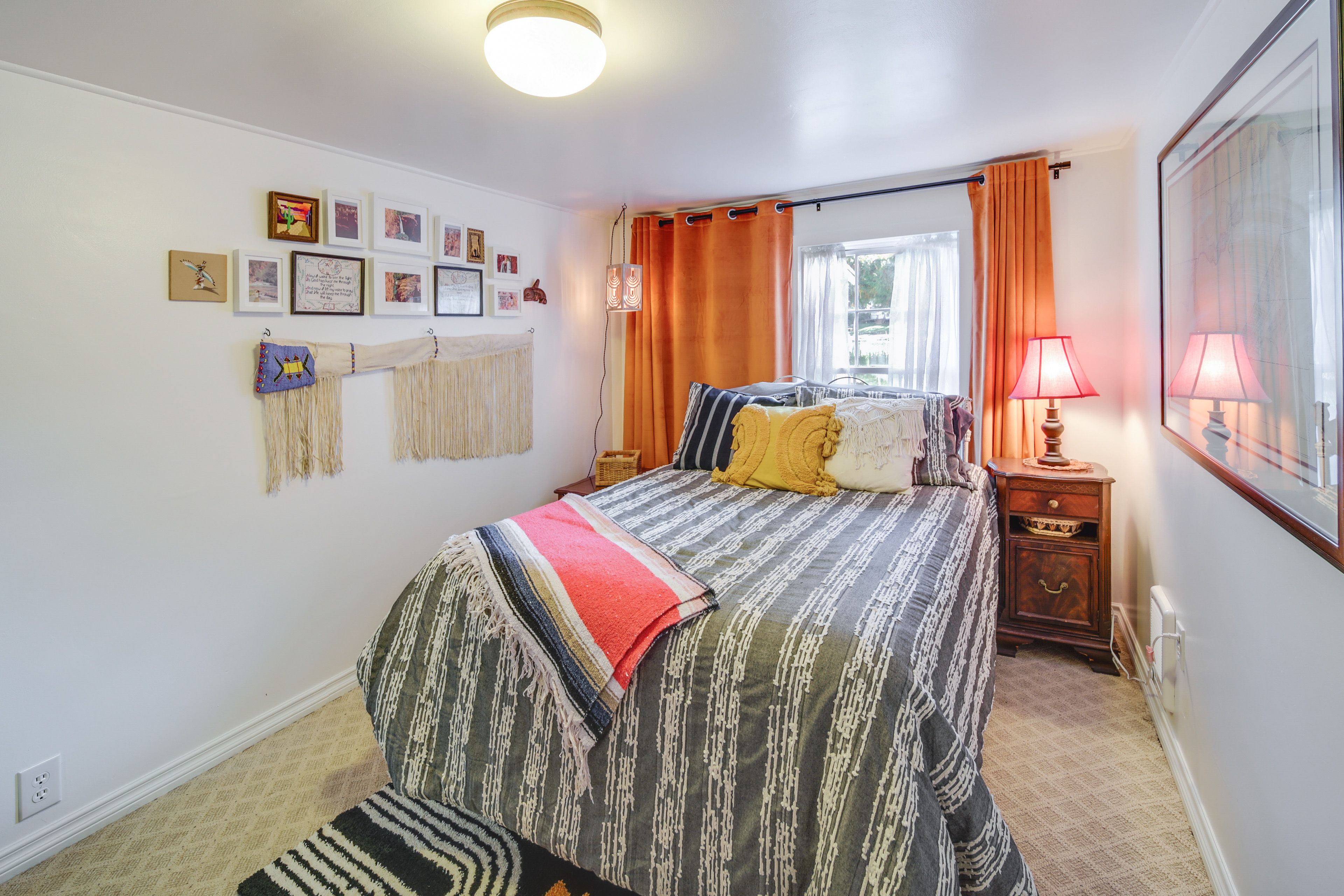 Bedroom 1 | Queen Bed