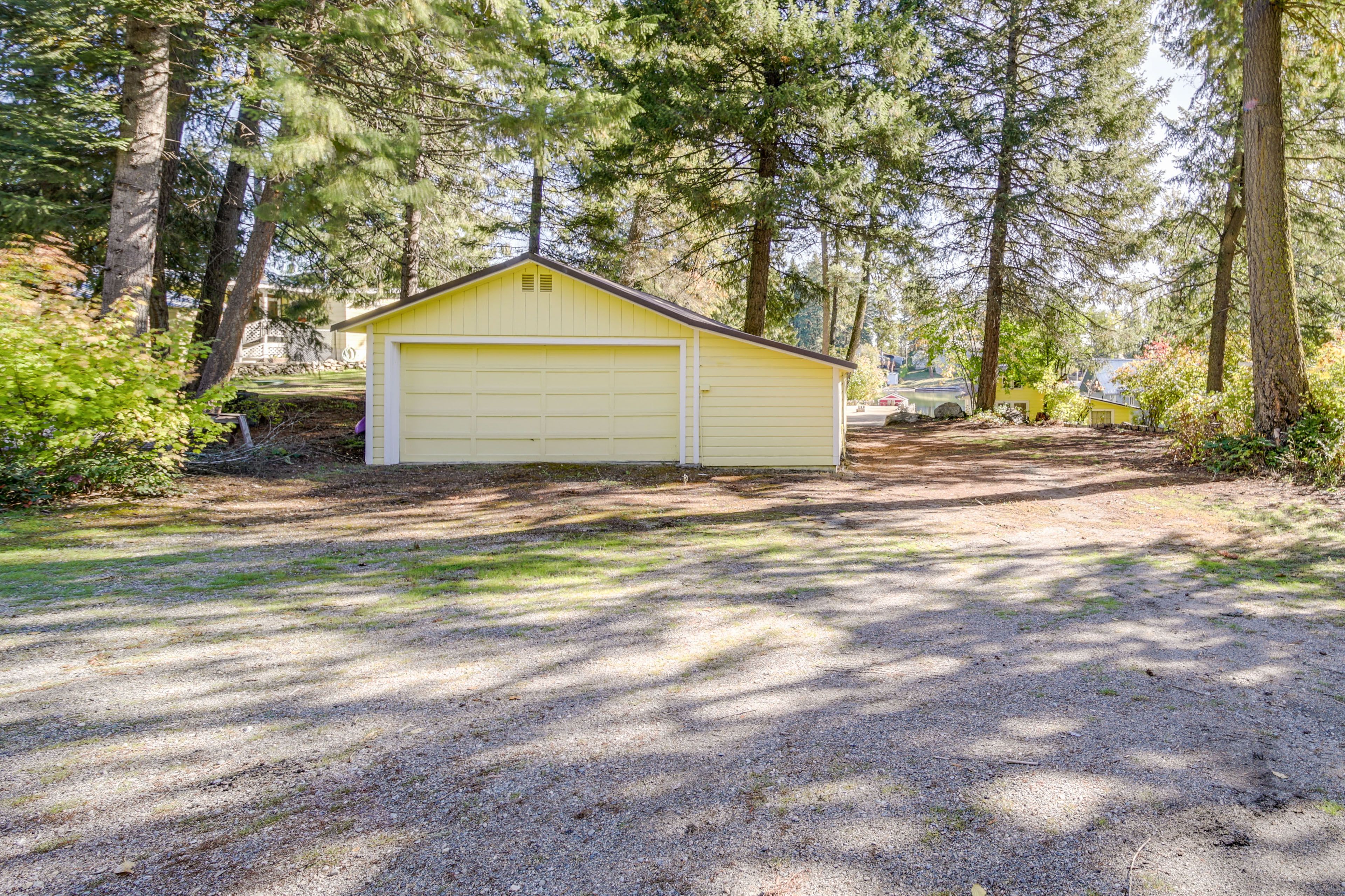 Parking | Driveway (2 Vehicles) | RV/Trailer Parking | Street Parking