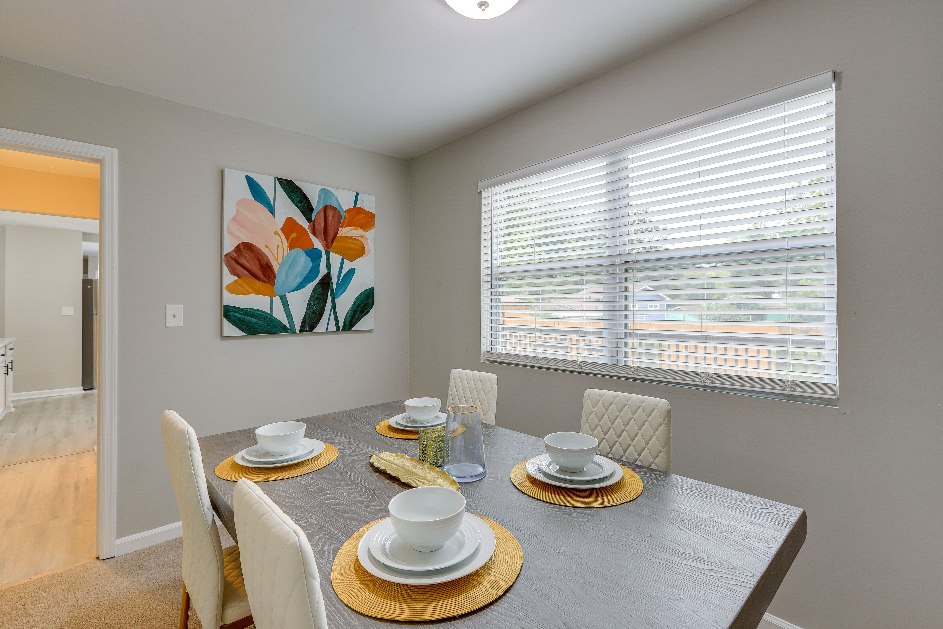 Dining Area | Dishware/Flatware Provided