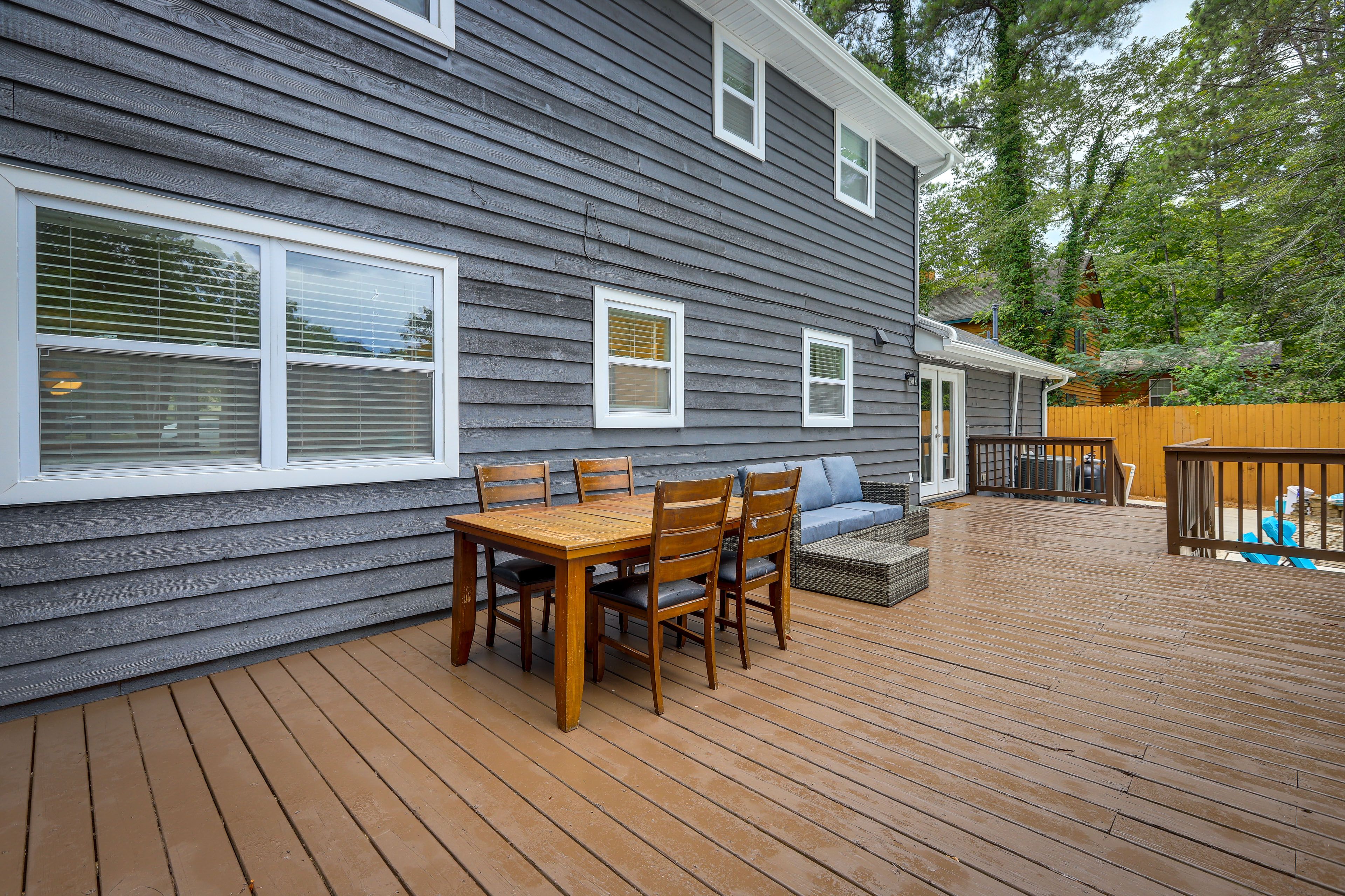 Deck | Outdoor Dining Area