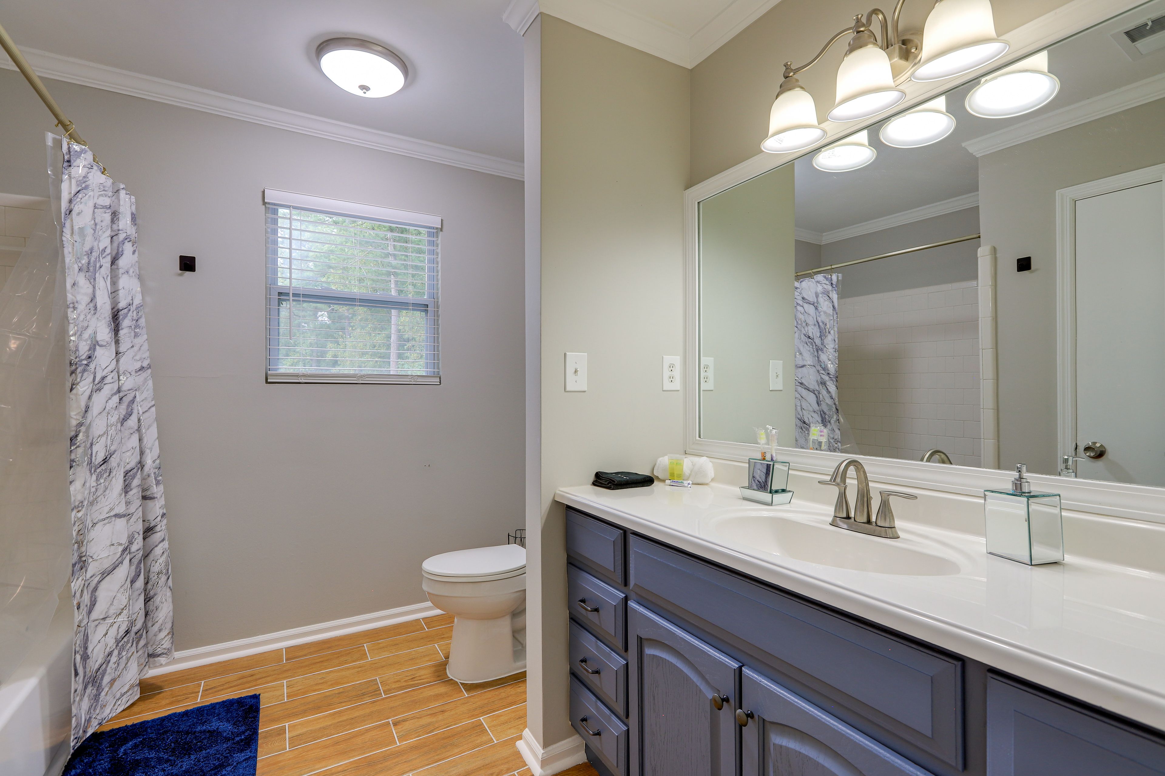 Bathroom | Complimentary Toiletries | Towels Provided