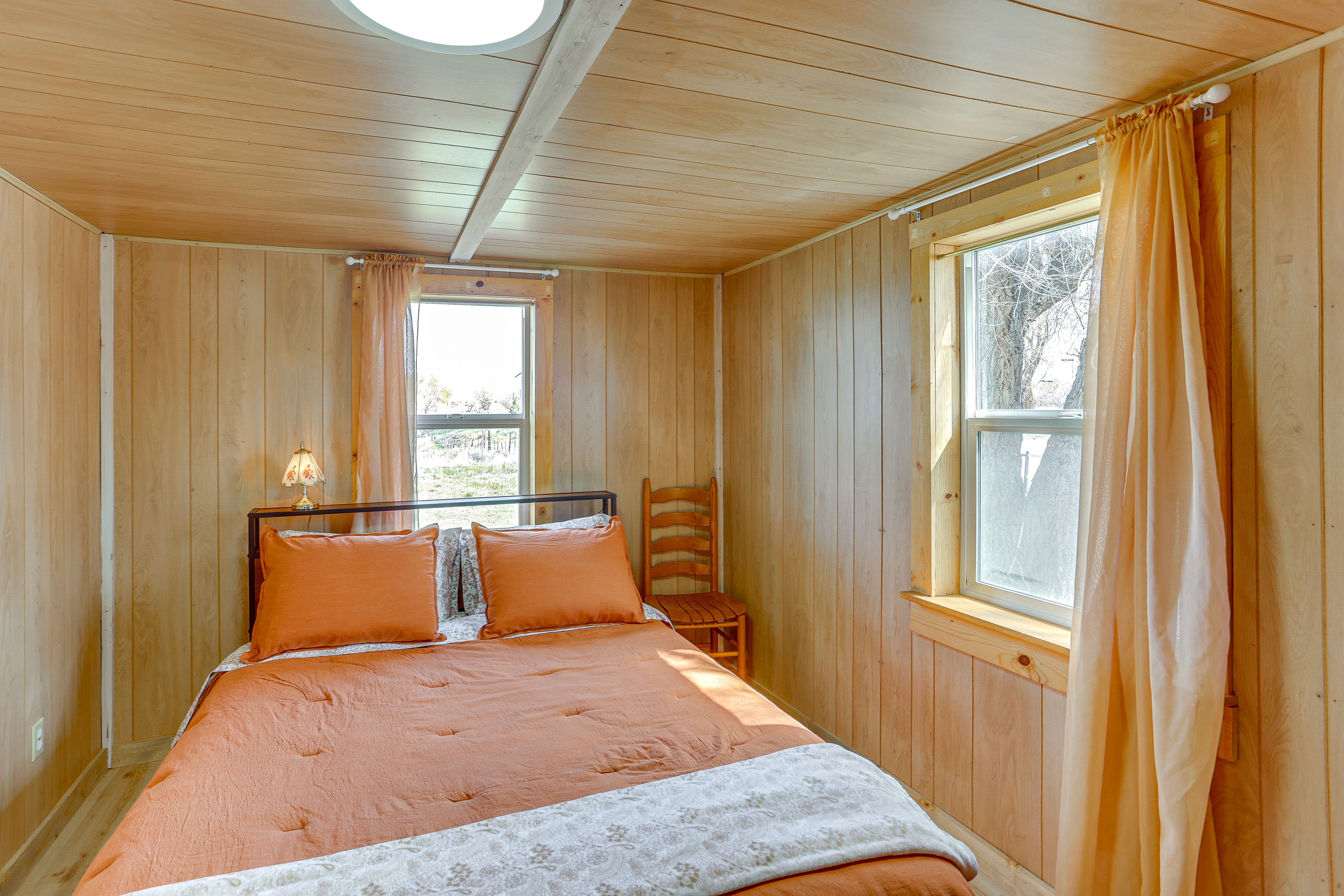 Bedroom 1 | Queen Bed | 1st Floor | Linens Provided