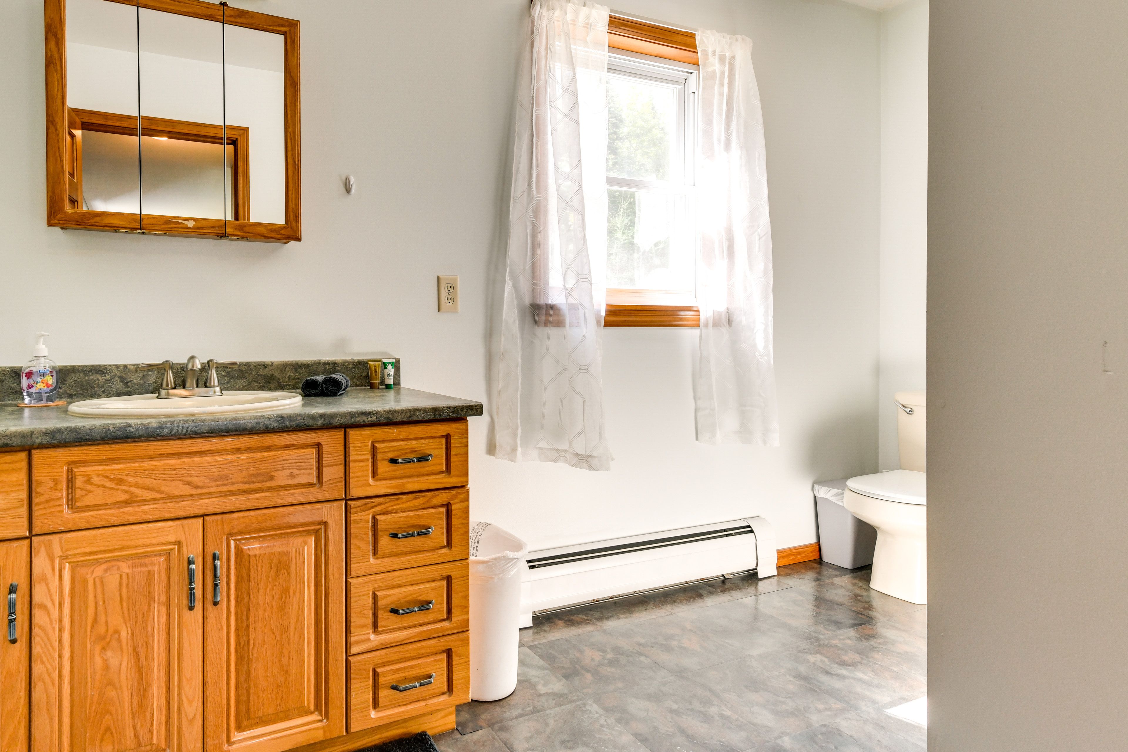 En-Suite Bathroom | Towels Provided | Complimentary Toiletries