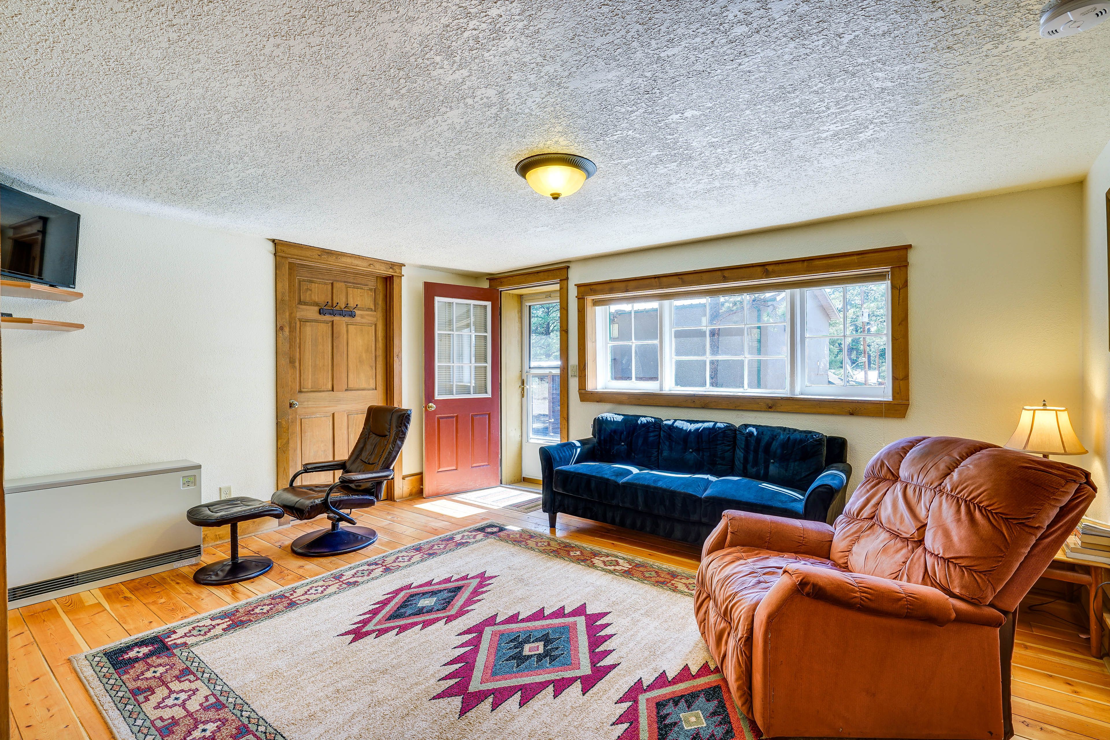 Living Room | Electric Heating | Swamp Cooler