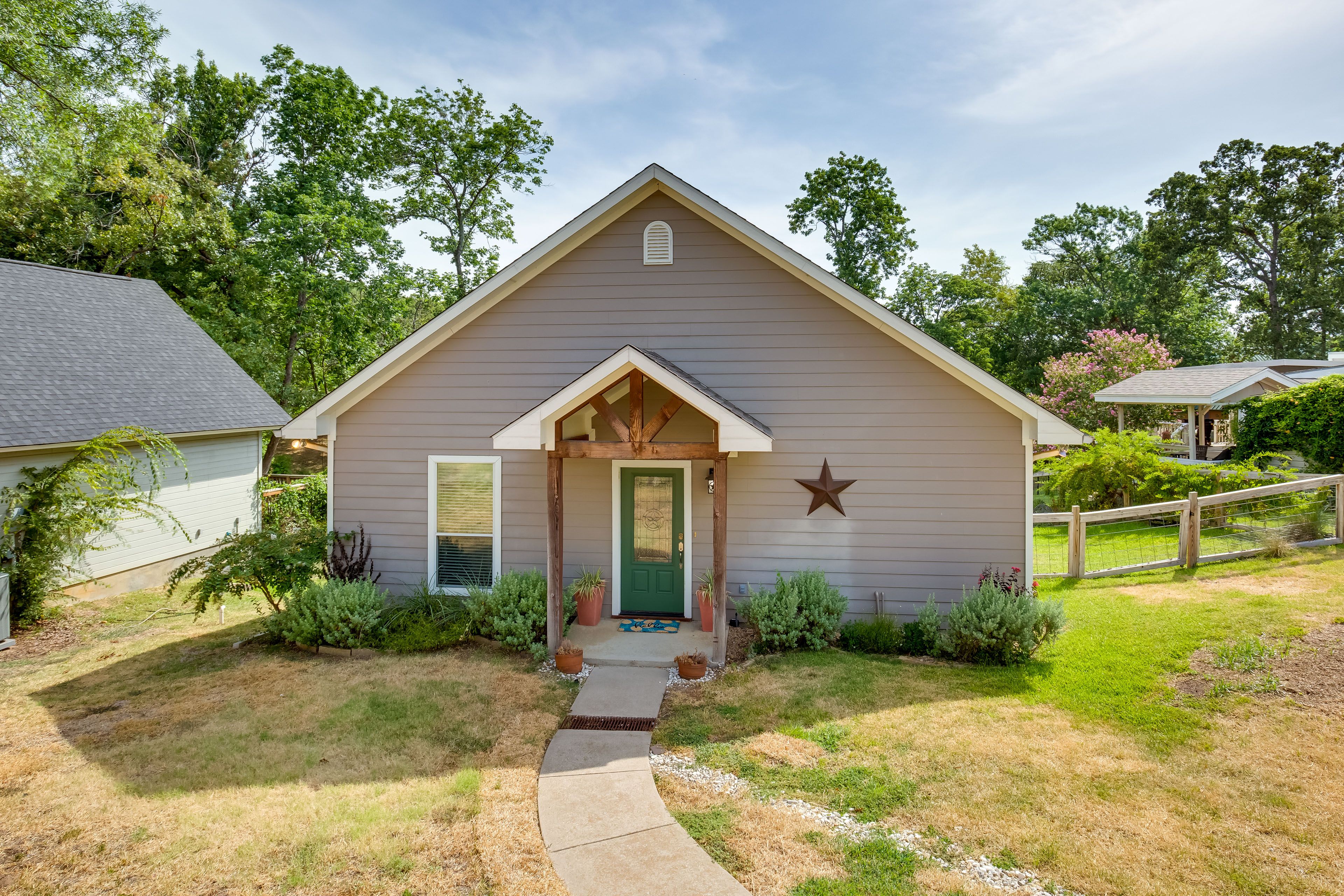 Home Exterior | 1 Exterior Security Camera (Facing Out)