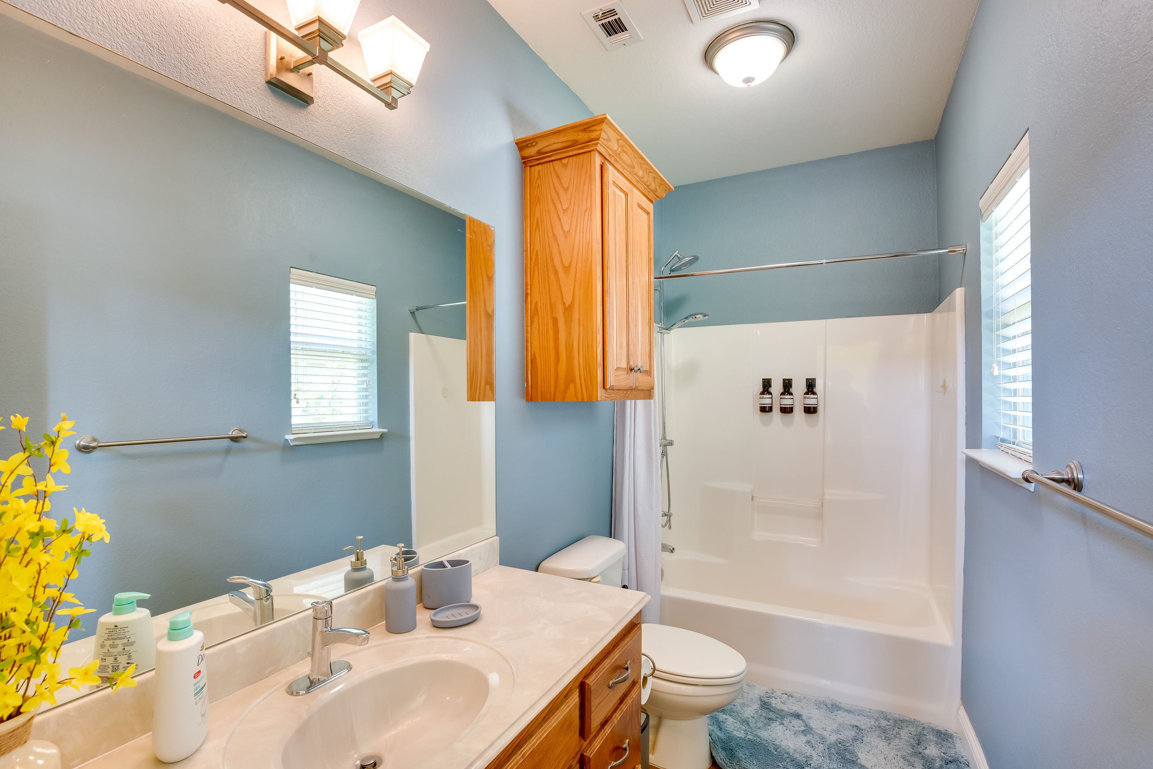 En-Suite Bathroom | Main Level | Complimentary Toiletries