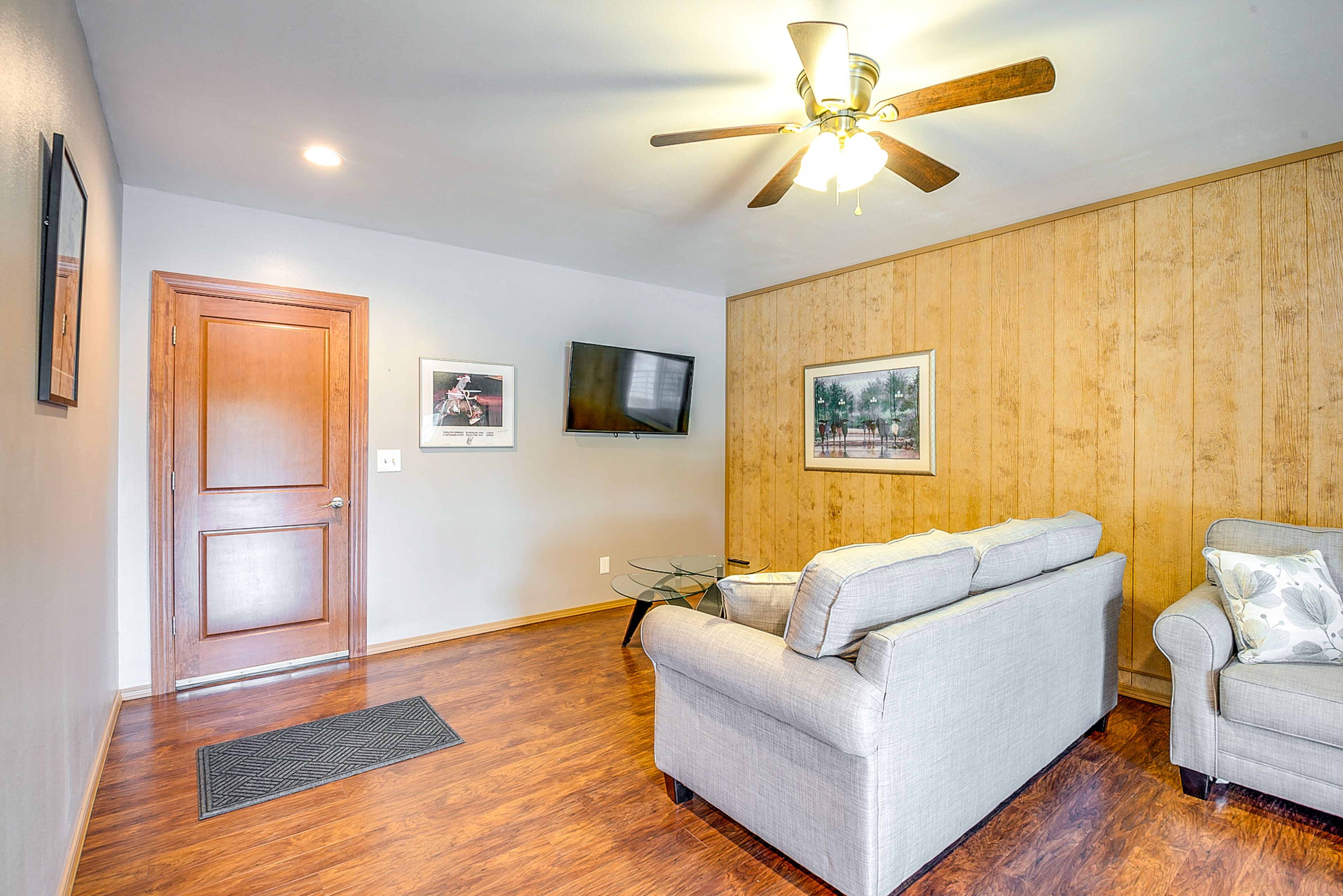 Living Room | Queen Sleeper Sofa | Twin Sleeper Sofa | Smart TV | Free WiFi