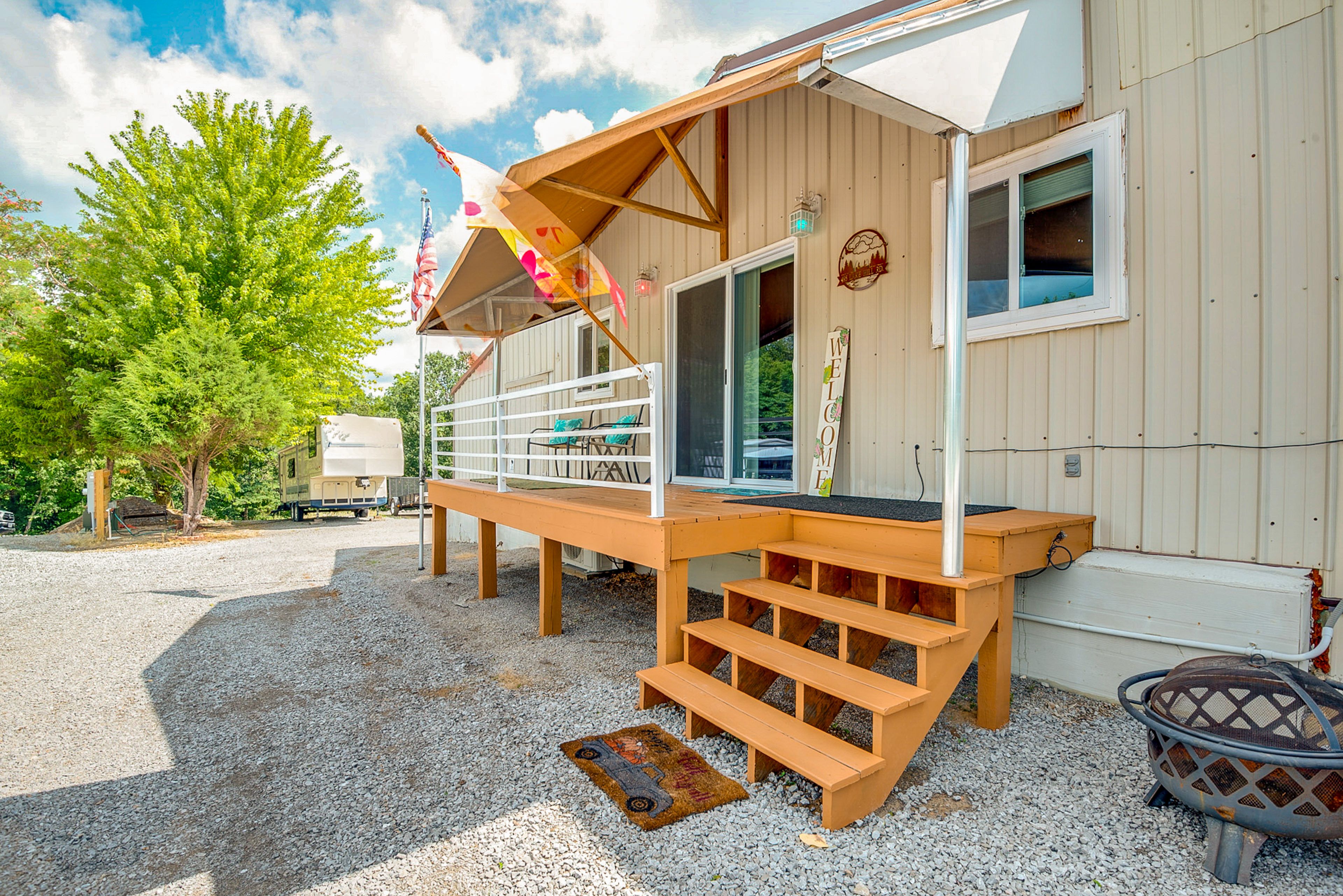 Private Deck | Self Check-In | 0.6 Mi to Kinkaid Lake Boat Launch