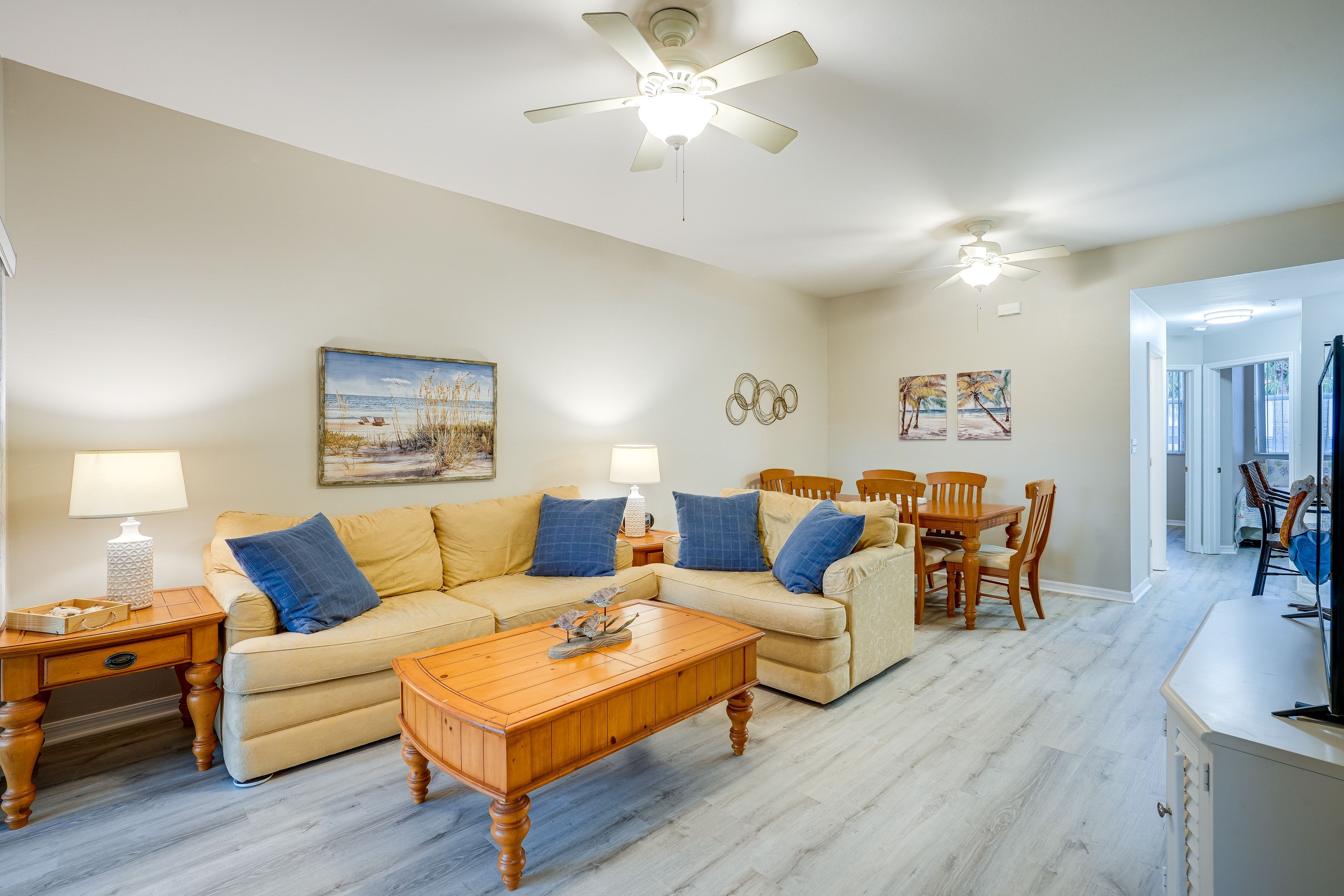 Living Room | Central A/C | Smart TV