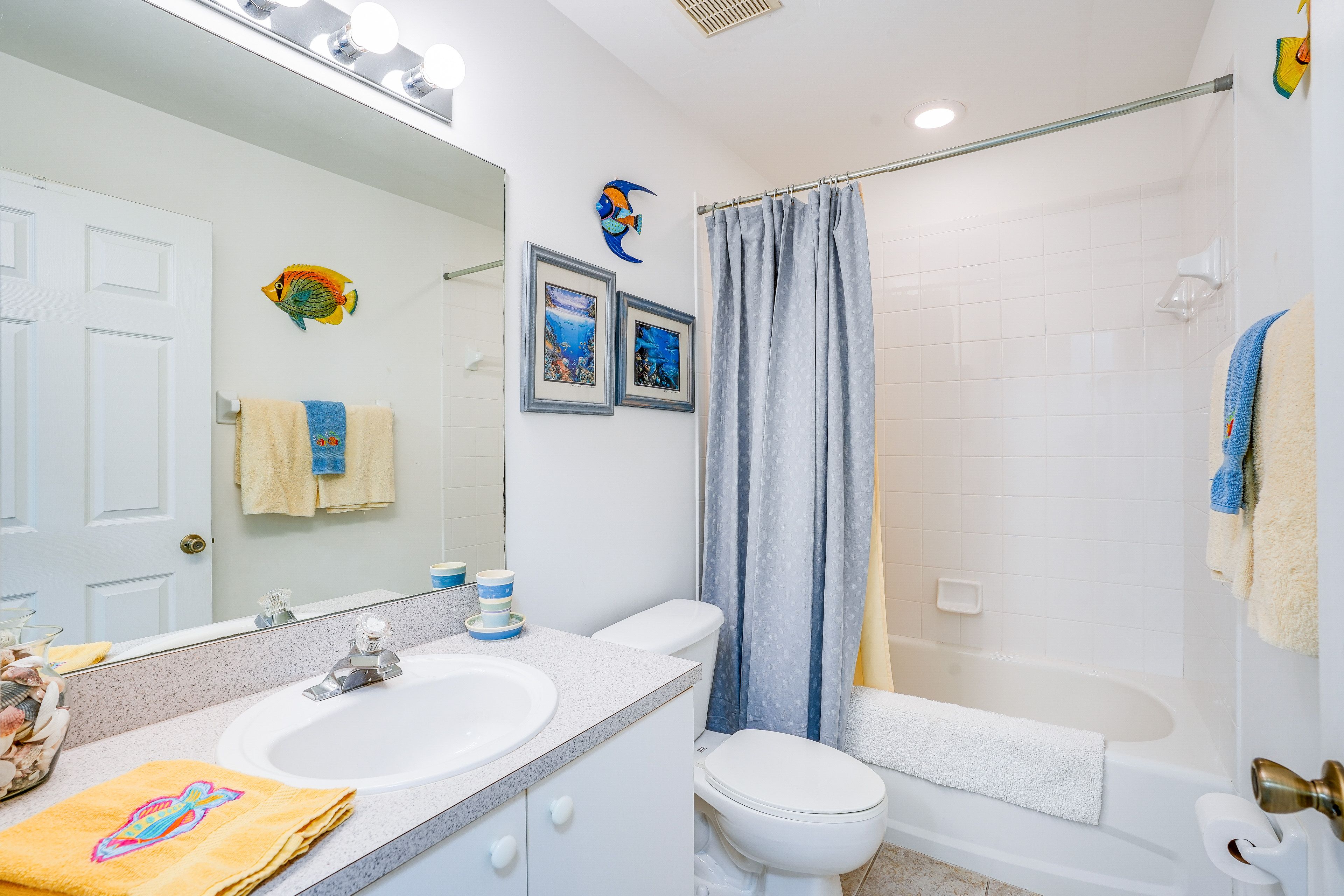 Full Bathroom | Towels Provided