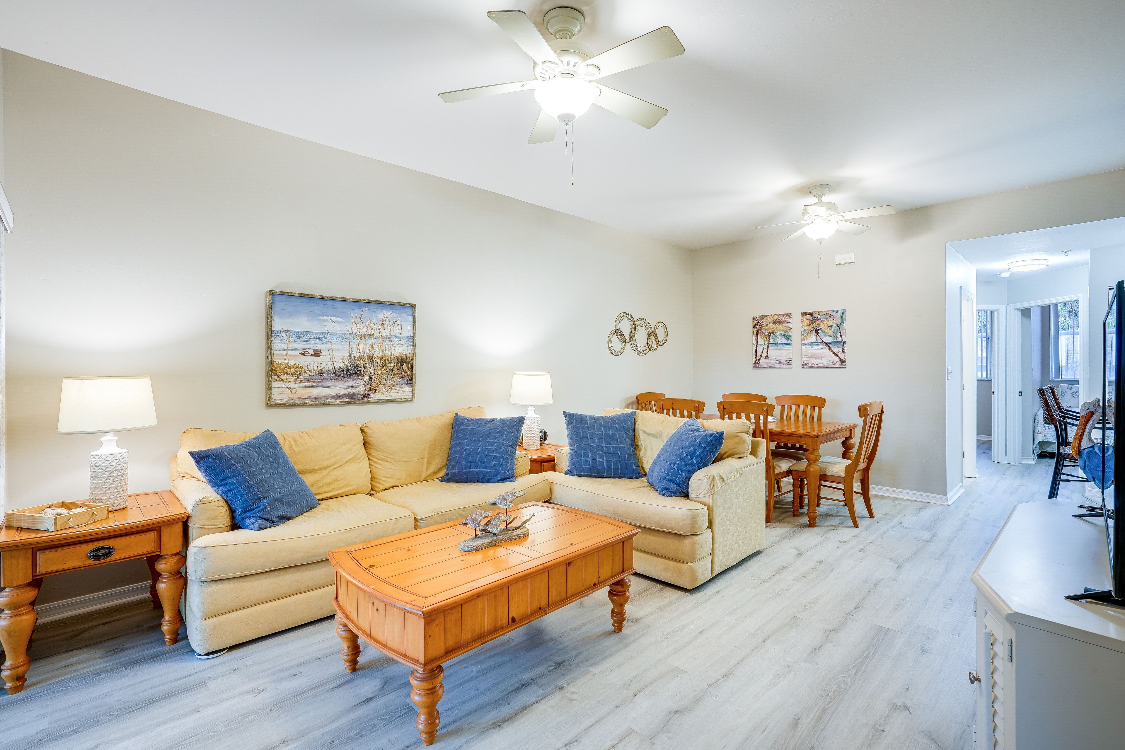 Living Room | Central A/C | Smart TV