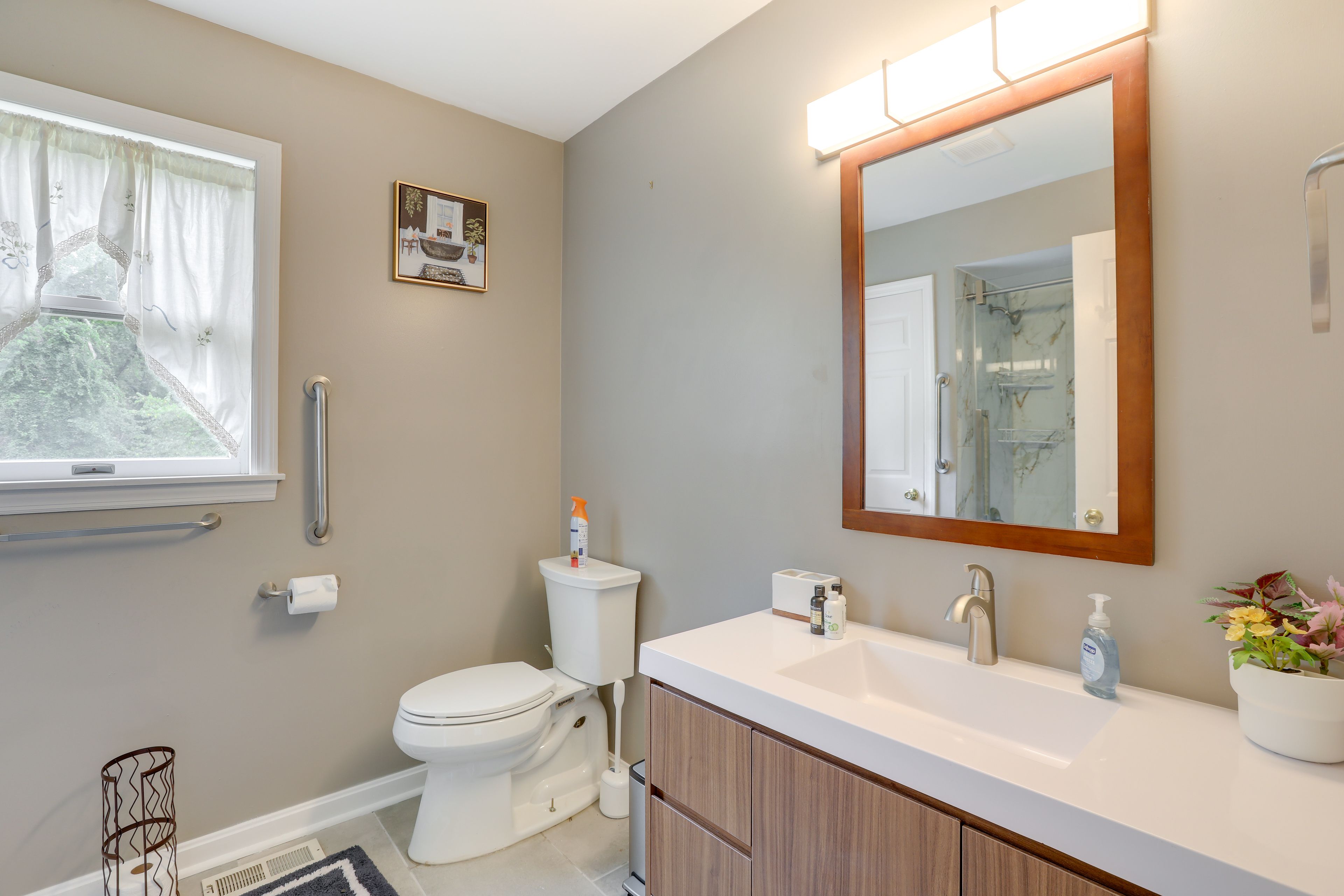 Full Bath | Complimentary Toiletries | Towels Provided
