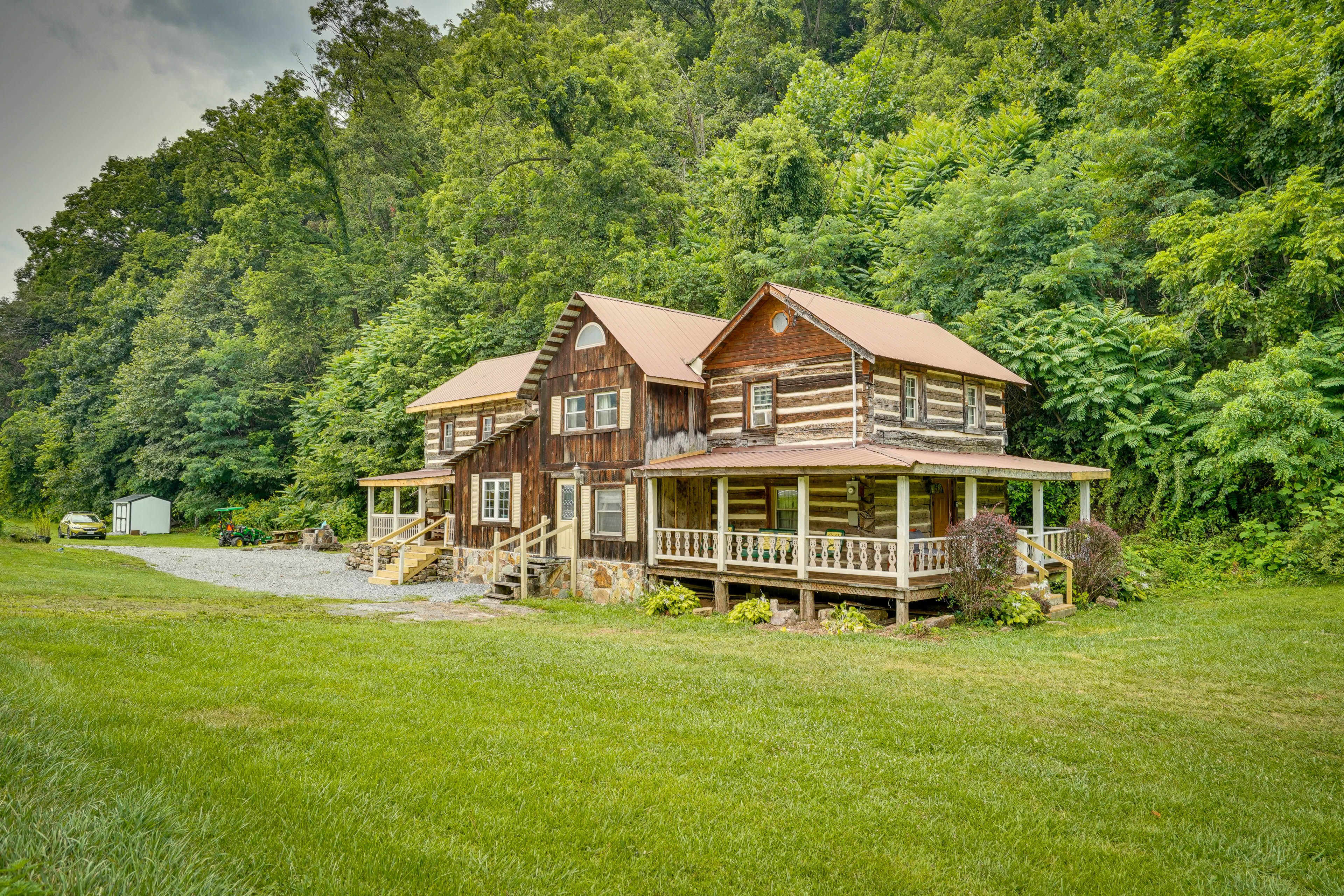 Property Exterior/Private Yard