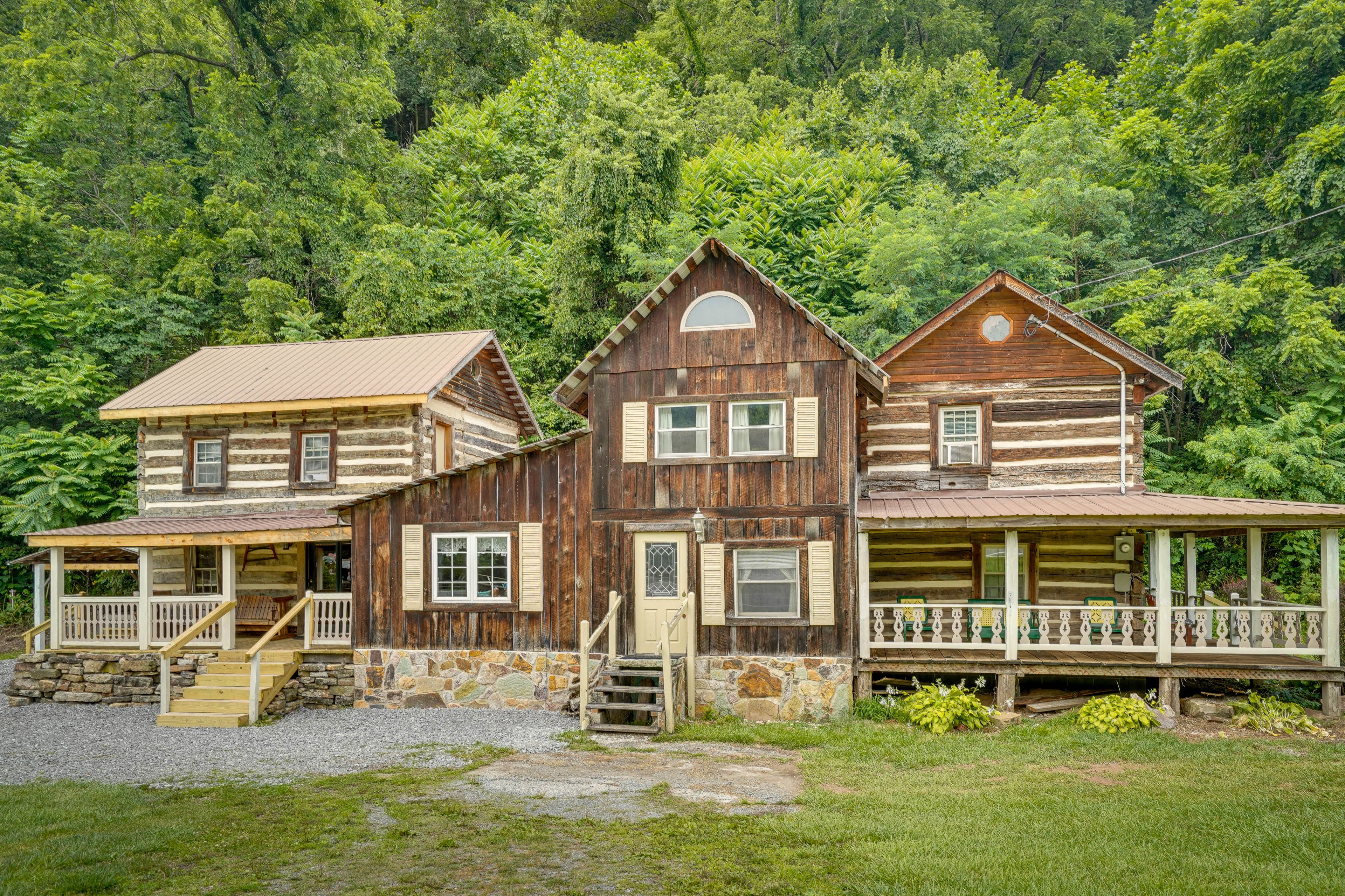 Seneca Rocks Vacation Rental | 4BR | 2BA | Stairs Required | 2,400 Sq Ft