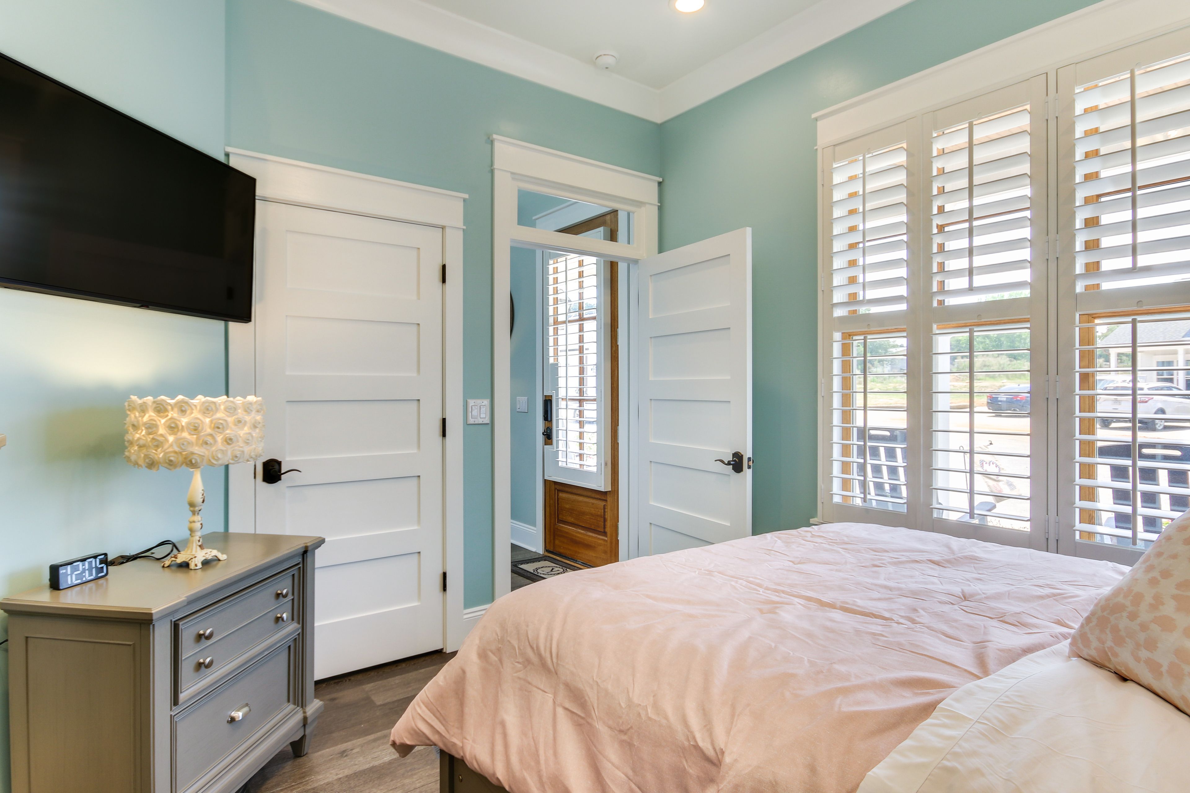 Bedroom 2 | Queen Bed | En-Suite Bathroom