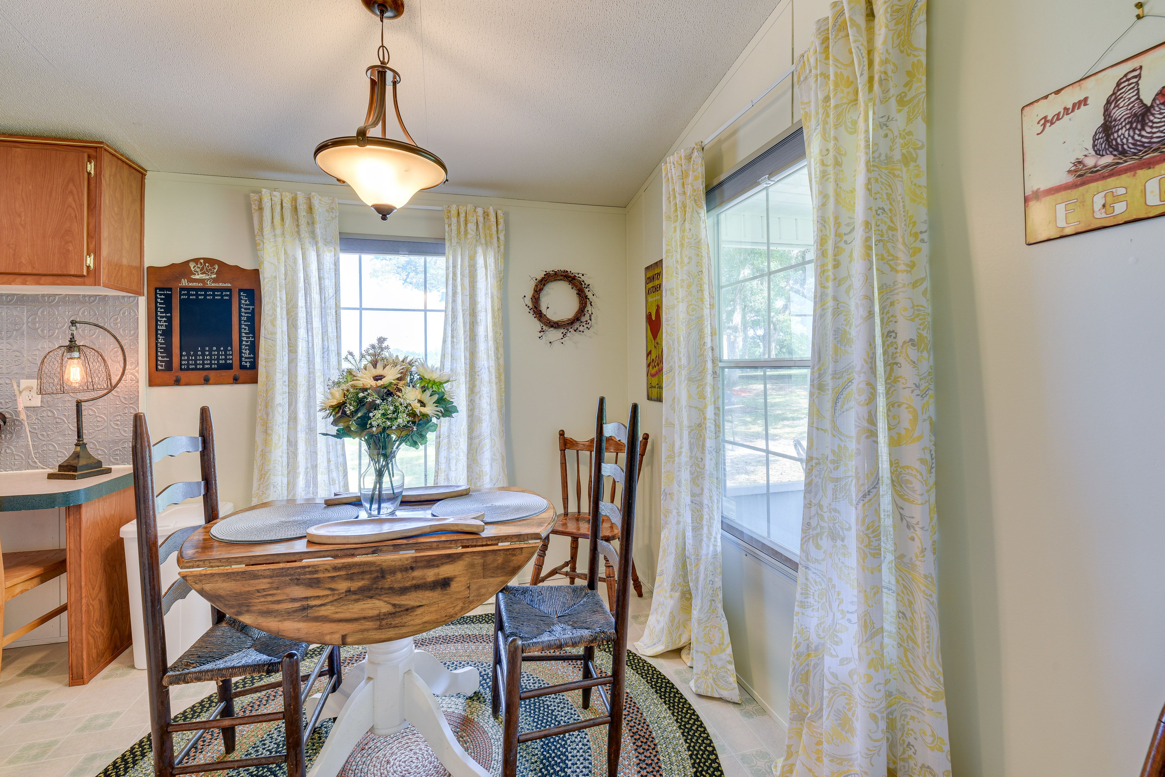 Additional Dining Area | Dining Table