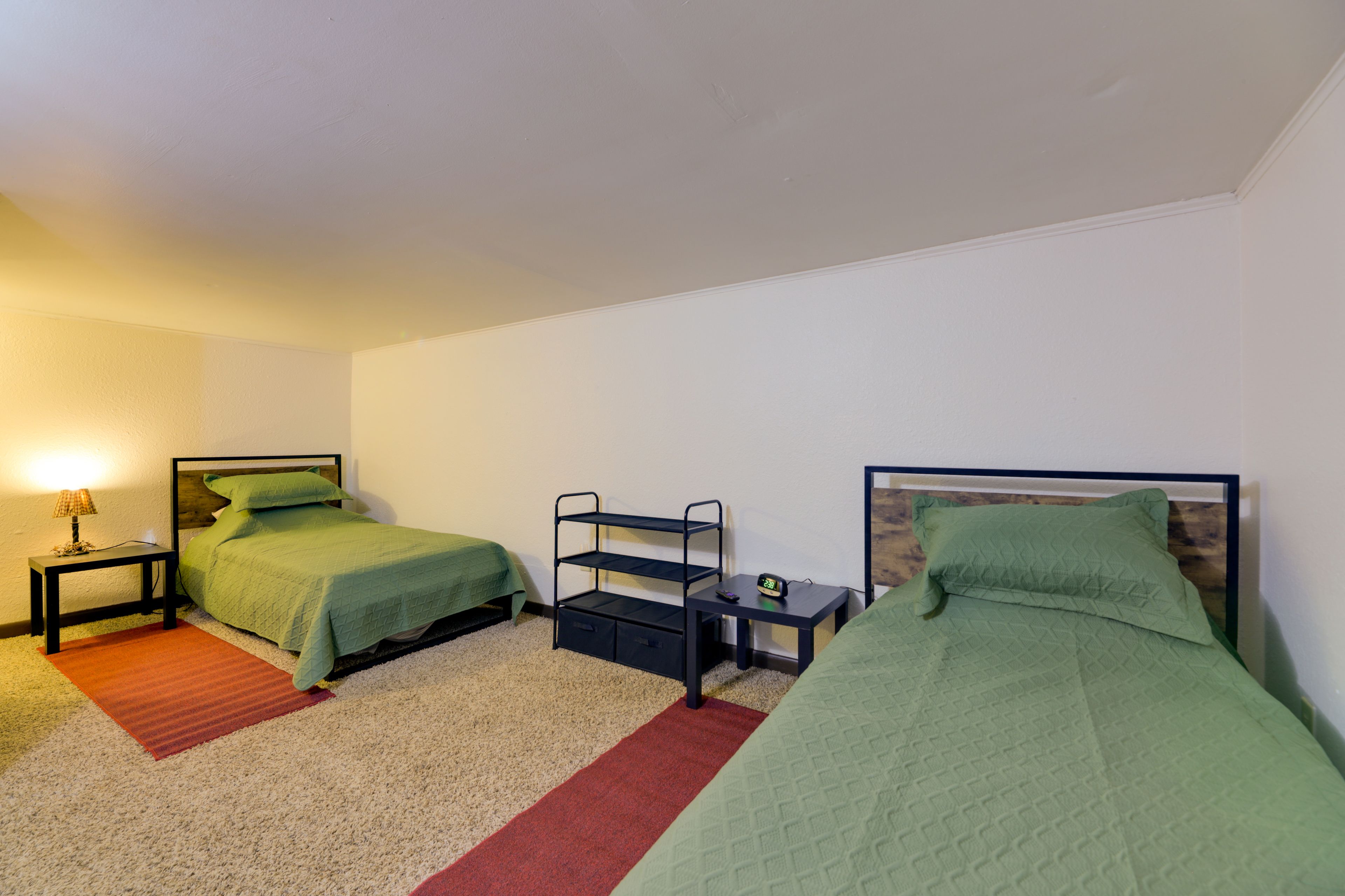Bonus Room | 2 Twin Beds | Smart TV