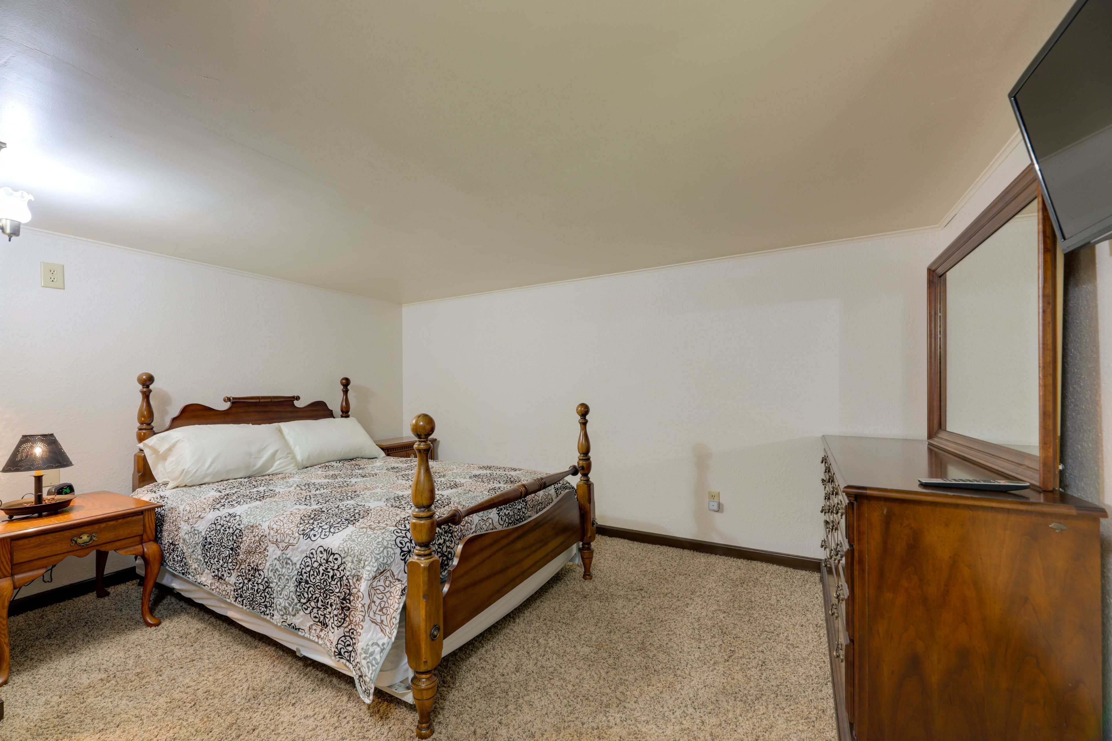 Bedroom 2 | Full Bed | Smart TV