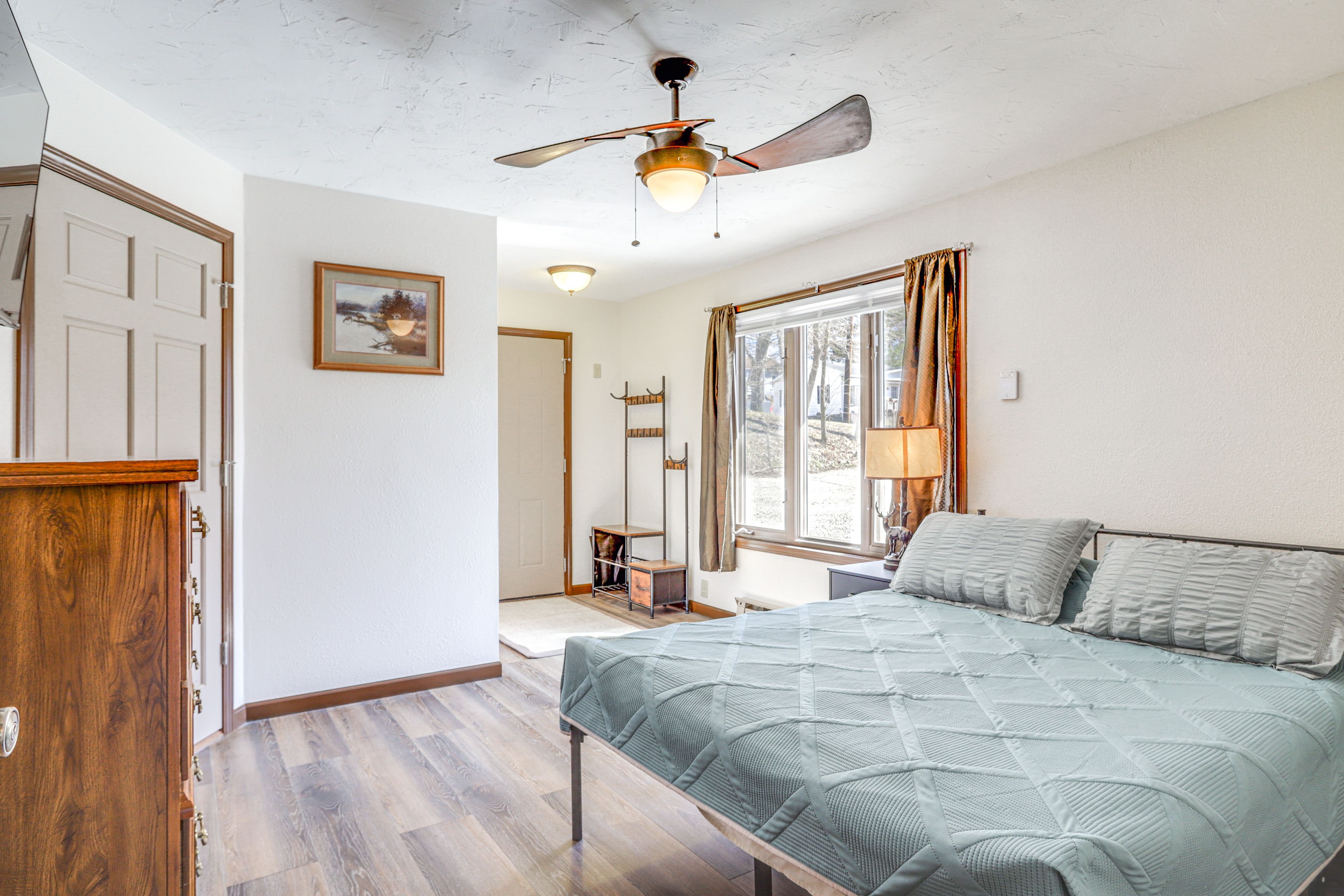 Bedroom 3 | Queen Bed