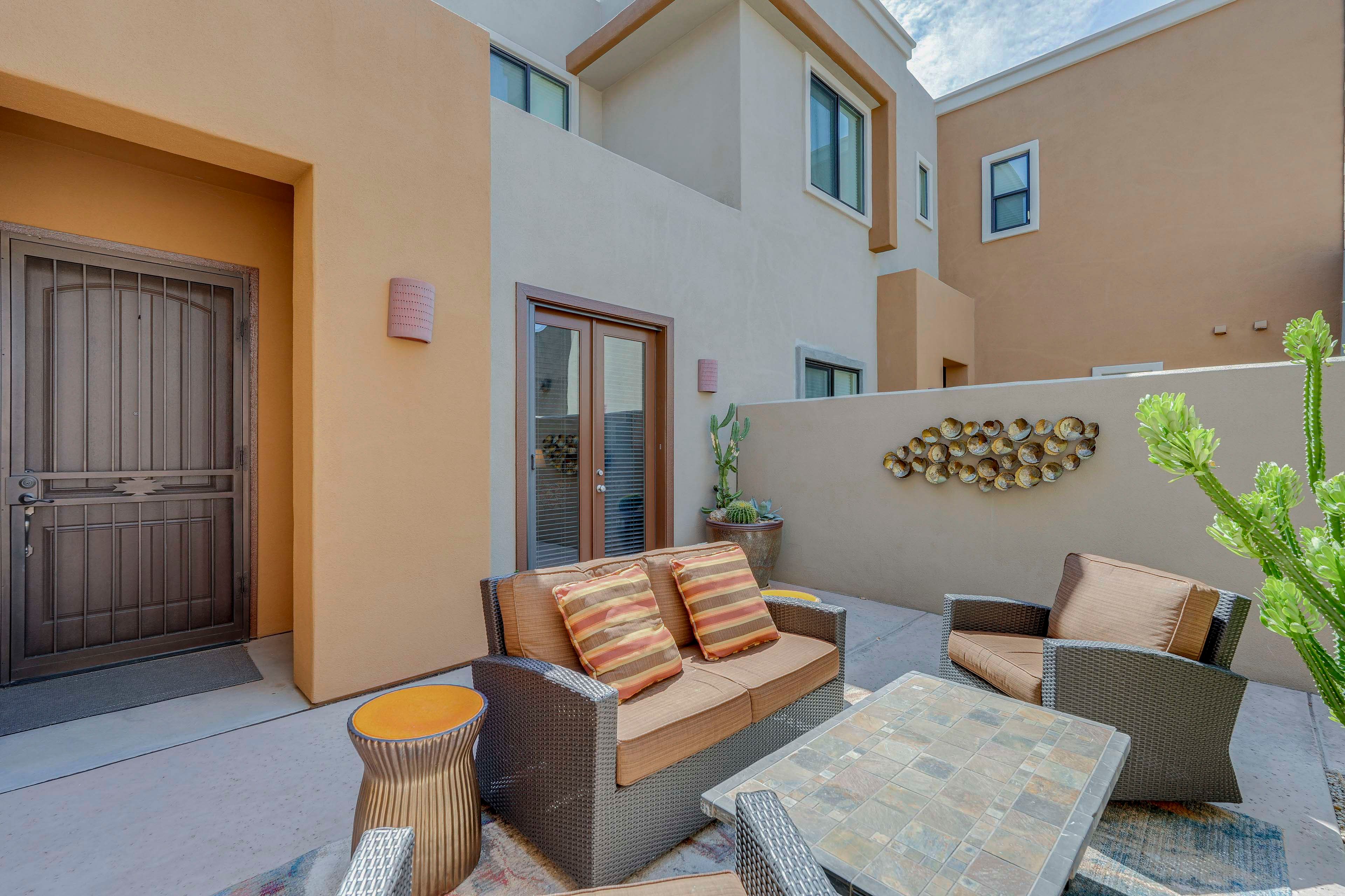 Front Patio | Lounge Seating