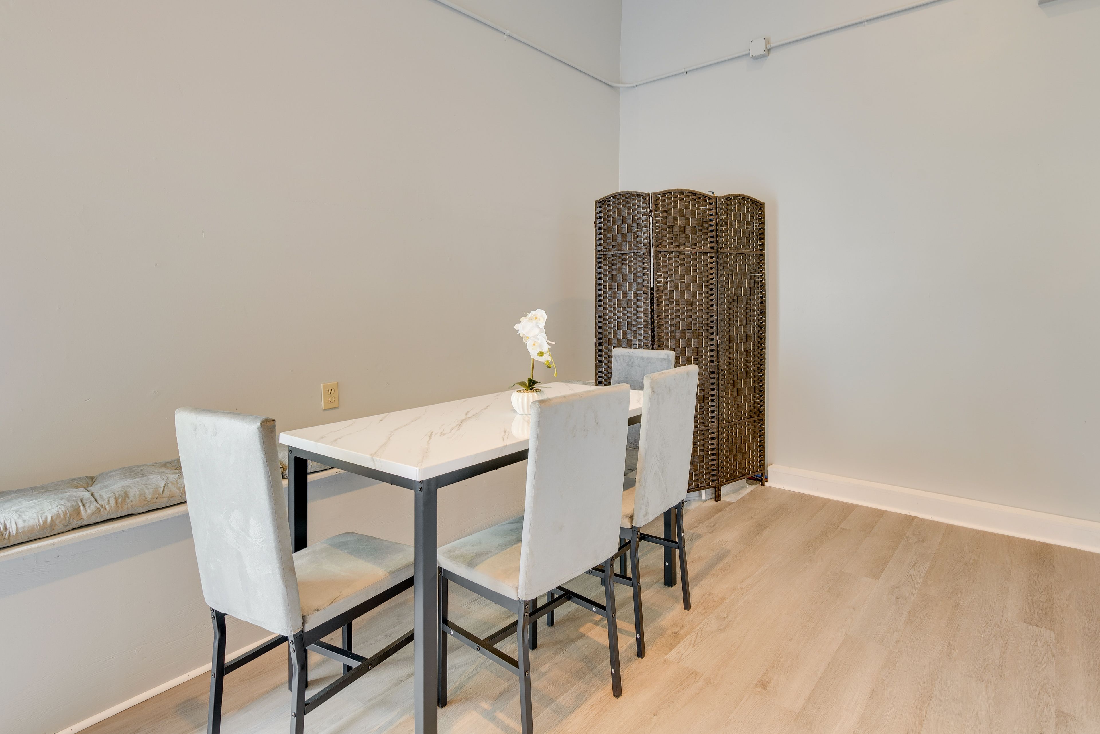 Studio | Dining Area | Dishware/Flatware | Trash Bags/Paper Towels